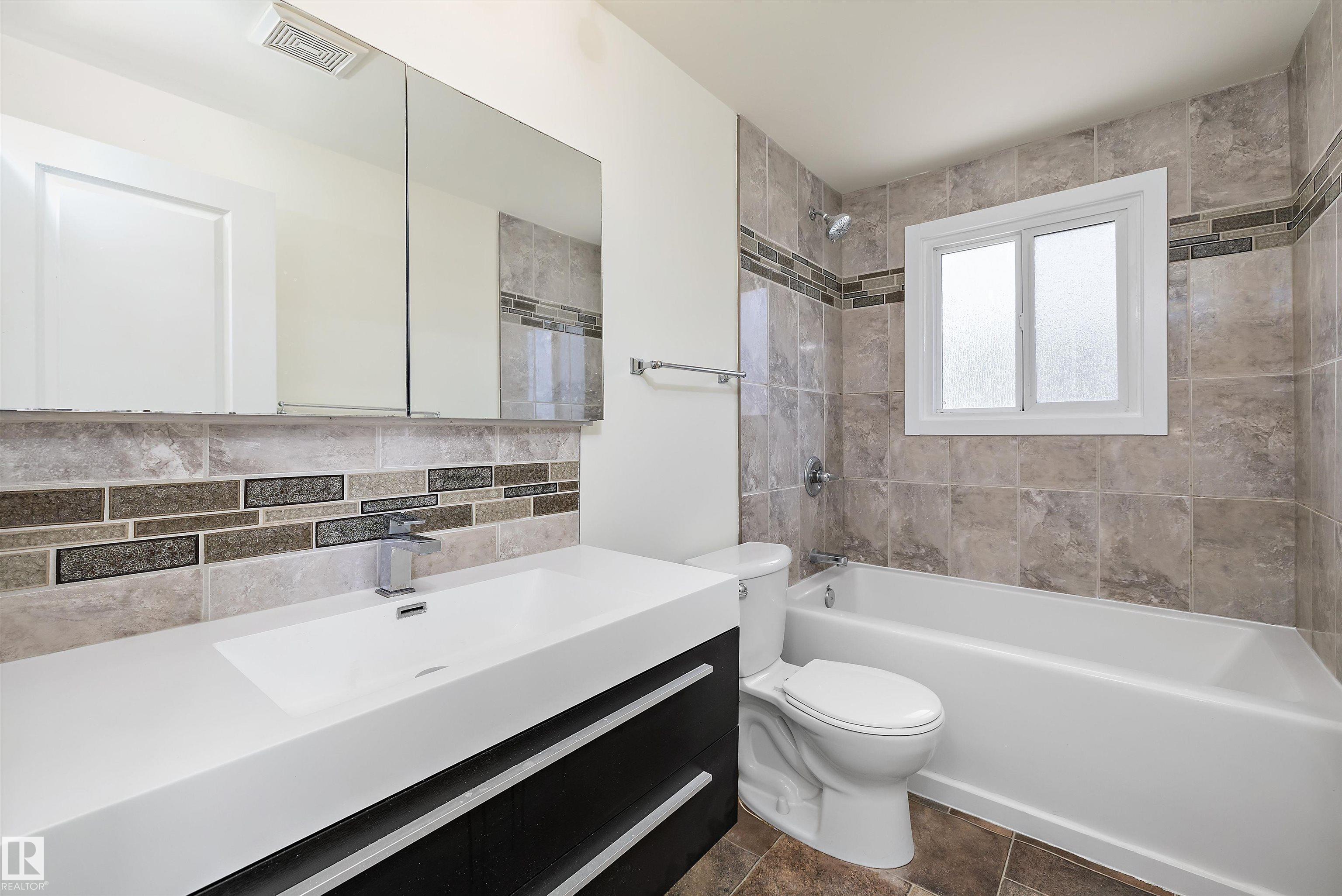 https://zimg.paragon.ice.com/ParagonImages/Property/PM/RAE/225399938/23/0/0/510dfcdfa9e184c2477b869291286873/1/22e03ead17b2e13c8139ddd28b872904/225399938-985facf5-ea26-4d18-b301-887867324b6b.JPG