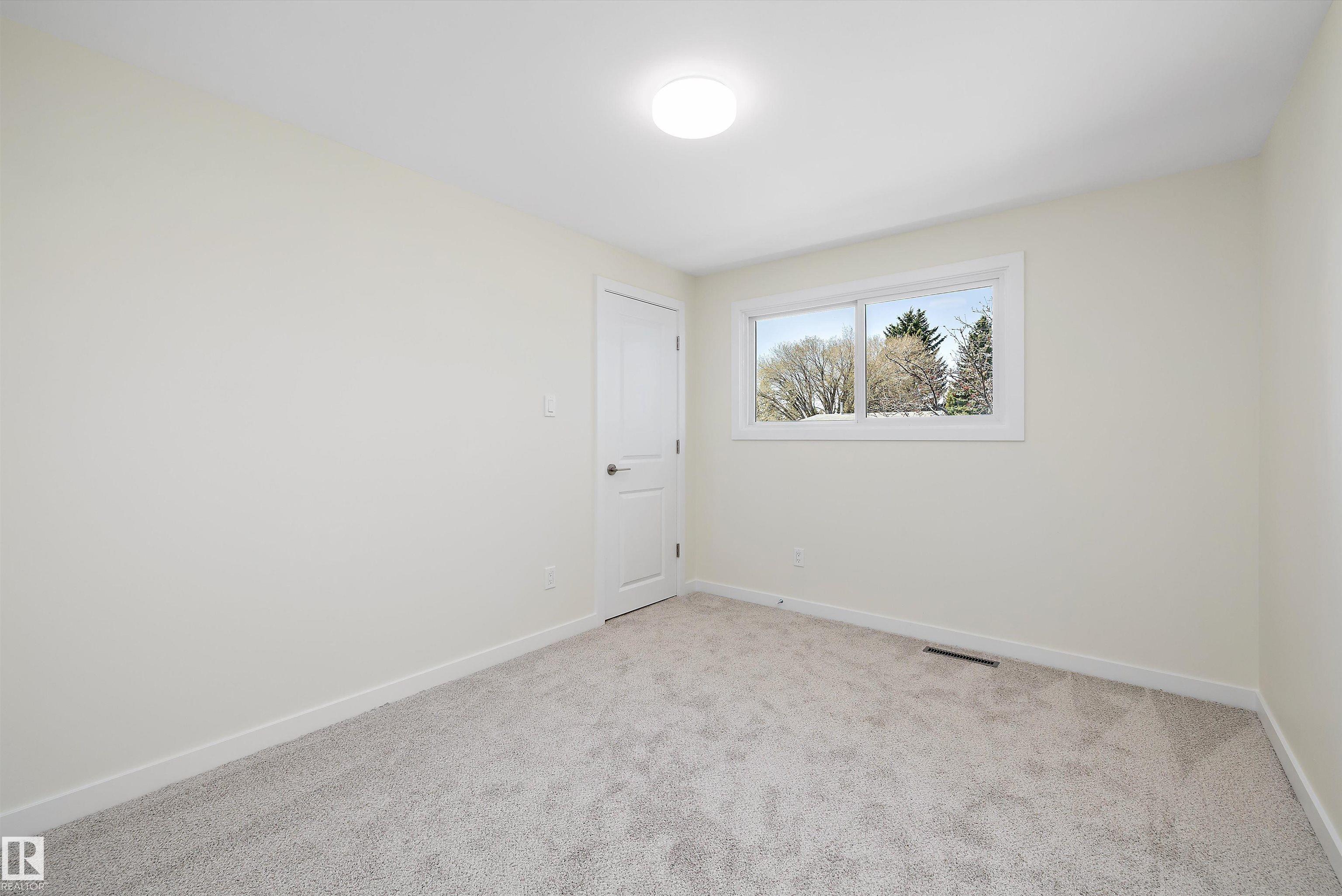 https://zimg.paragon.ice.com/ParagonImages/Property/PM/RAE/225399938/24/0/0/3f96a5268e78f2f8ce65cdbb52b5f046/1/22e03ead17b2e13c8139ddd28b872904/225399938-dff7fff2-e00e-46a4-9f5e-eecf99f6c71f.JPG