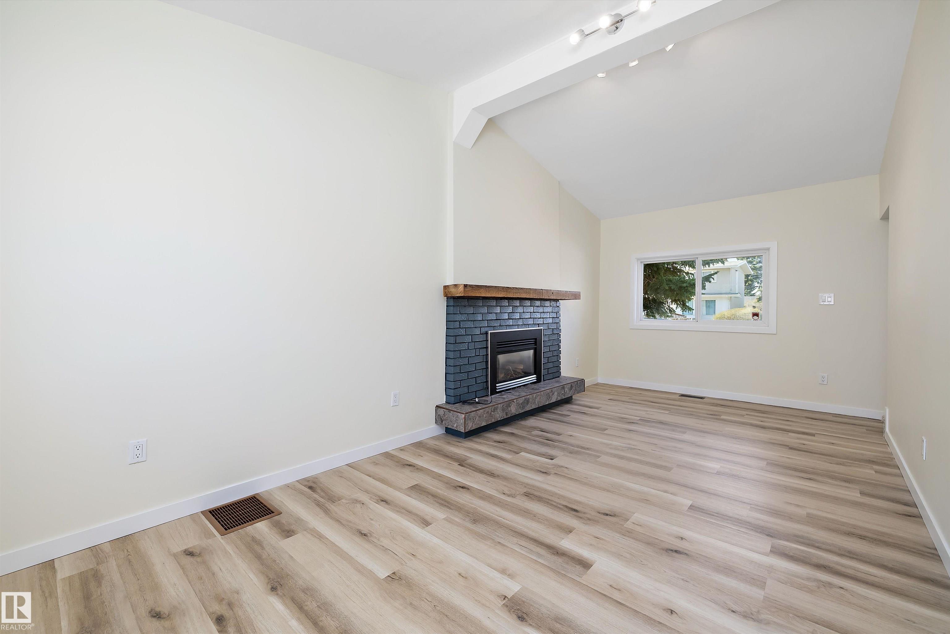 https://zimg.paragon.ice.com/ParagonImages/Property/PM/RAE/225399938/8/0/0/46b358d802142581fdb4e607e468b105/1/22e03ead17b2e13c8139ddd28b872904/225399938-c23eaa6d-8475-41a2-ba0c-f377007b344a.JPG