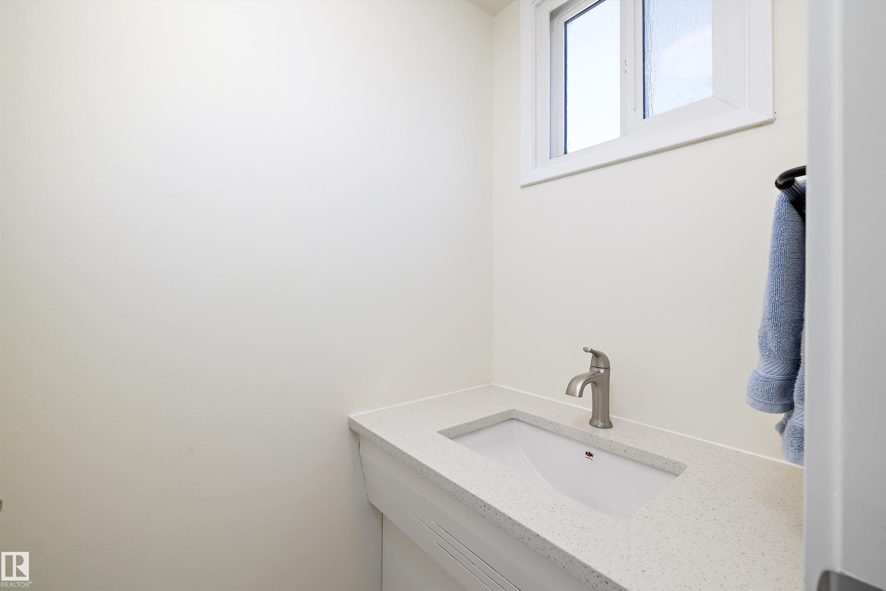 https://zimg.paragon.ice.com/ParagonImages/Property/PM/RAE/225399938/9/0/0/4c93199db69b78dbfc8ef195e41aad71/1/22e03ead17b2e13c8139ddd28b872904/225399938-0b8c042c-40fe-4517-be2c-47a86a906c24.JPG