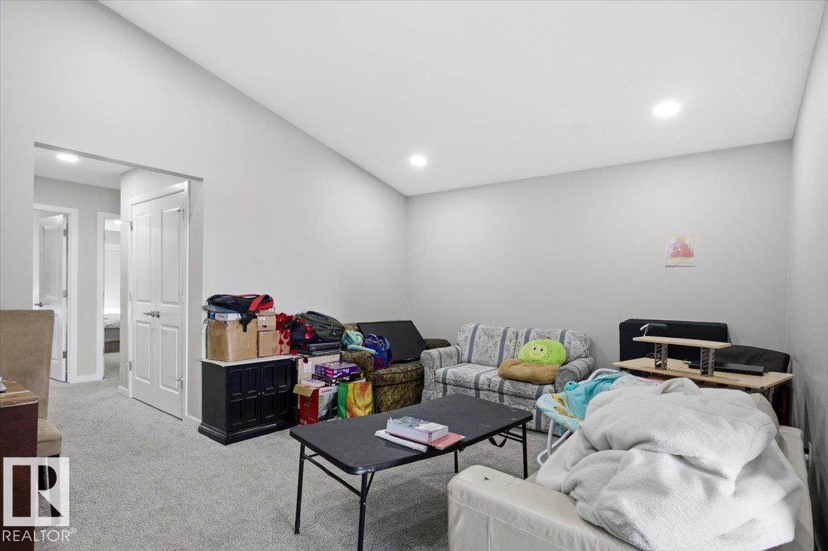 https://zimg.paragon.ice.com/ParagonImages/Property/PM/RAE/225399942/44/0/0/80feaa7b4eb2a79016c8e222ce19d652/1/b7767b826d84dc8853d8852b01df051a/225399942-cbc6a286-a0bf-48ae-a0e5-769da79d2897.JPG