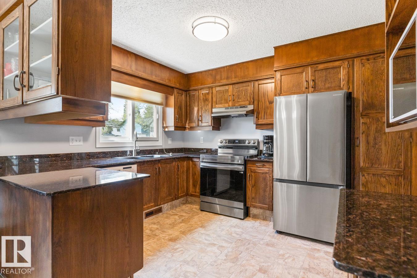 Photo 8 at 10502 158 Street NW, Britannia Youngstown, Edmonton