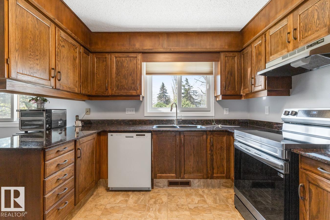 Photo 9 at 10502 158 Street NW, Britannia Youngstown, Edmonton