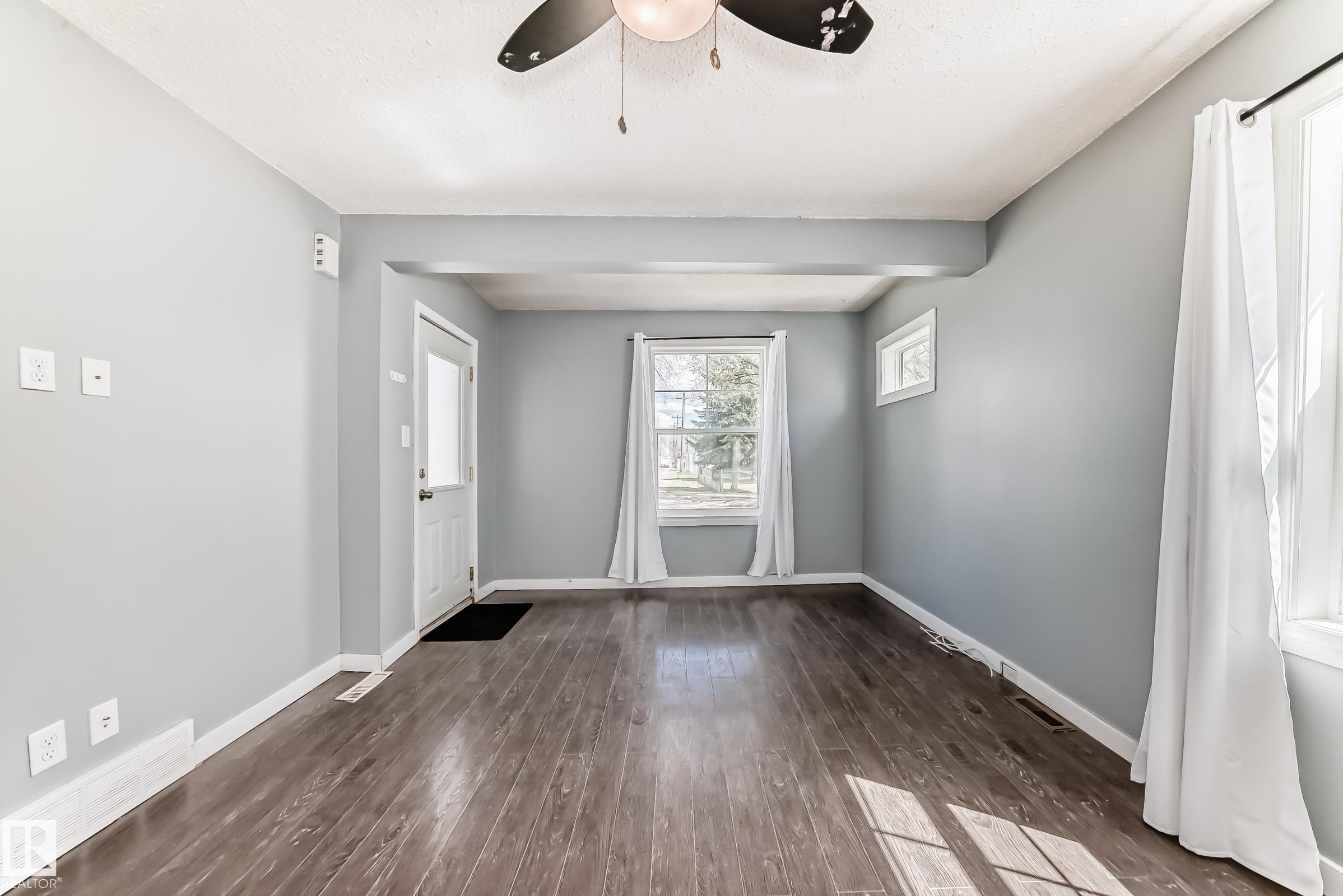 Photo 12 at 11942 62 Street NW, Montrose, Edmonton