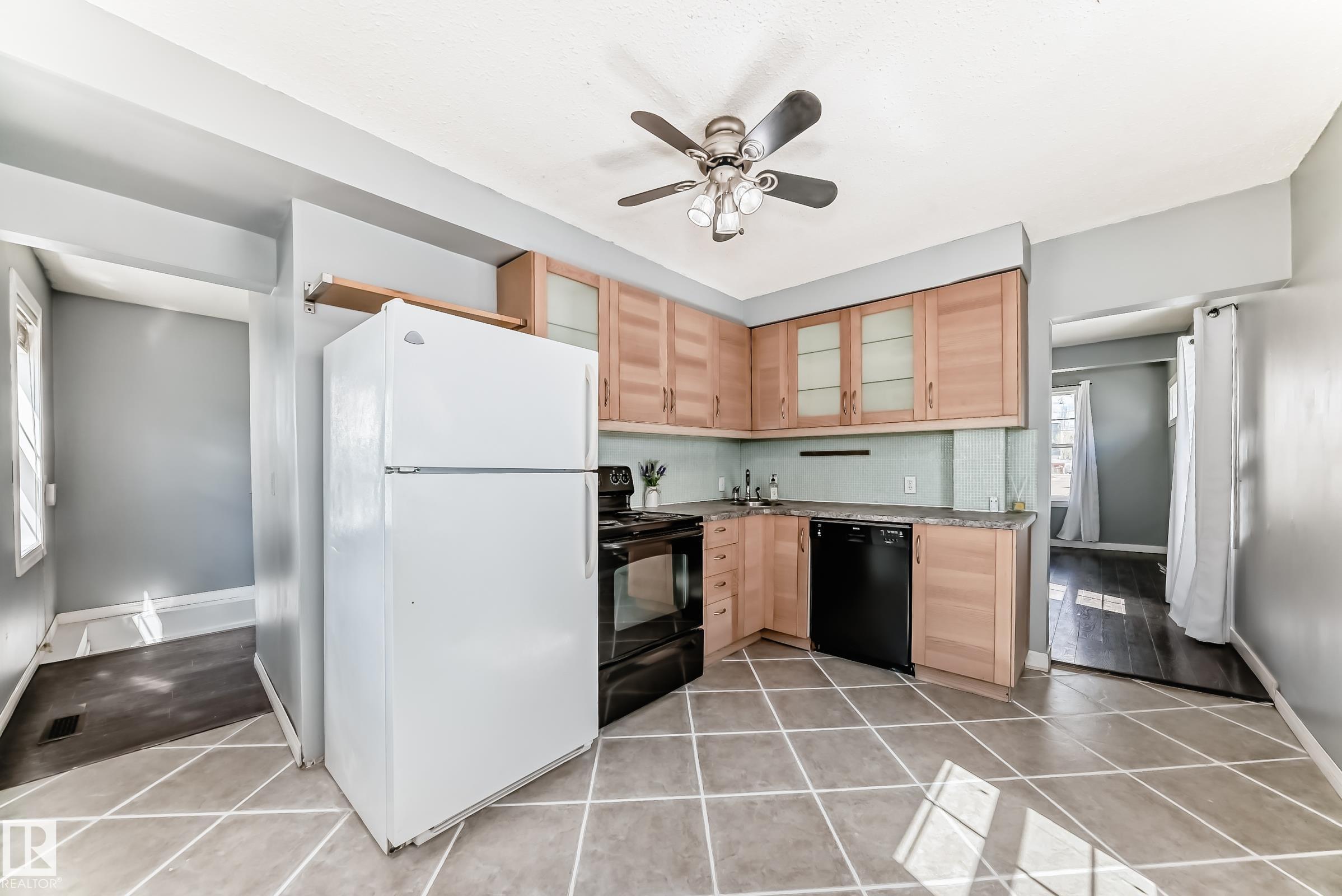 Photo 6 at 11942 62 Street NW, Montrose, Edmonton