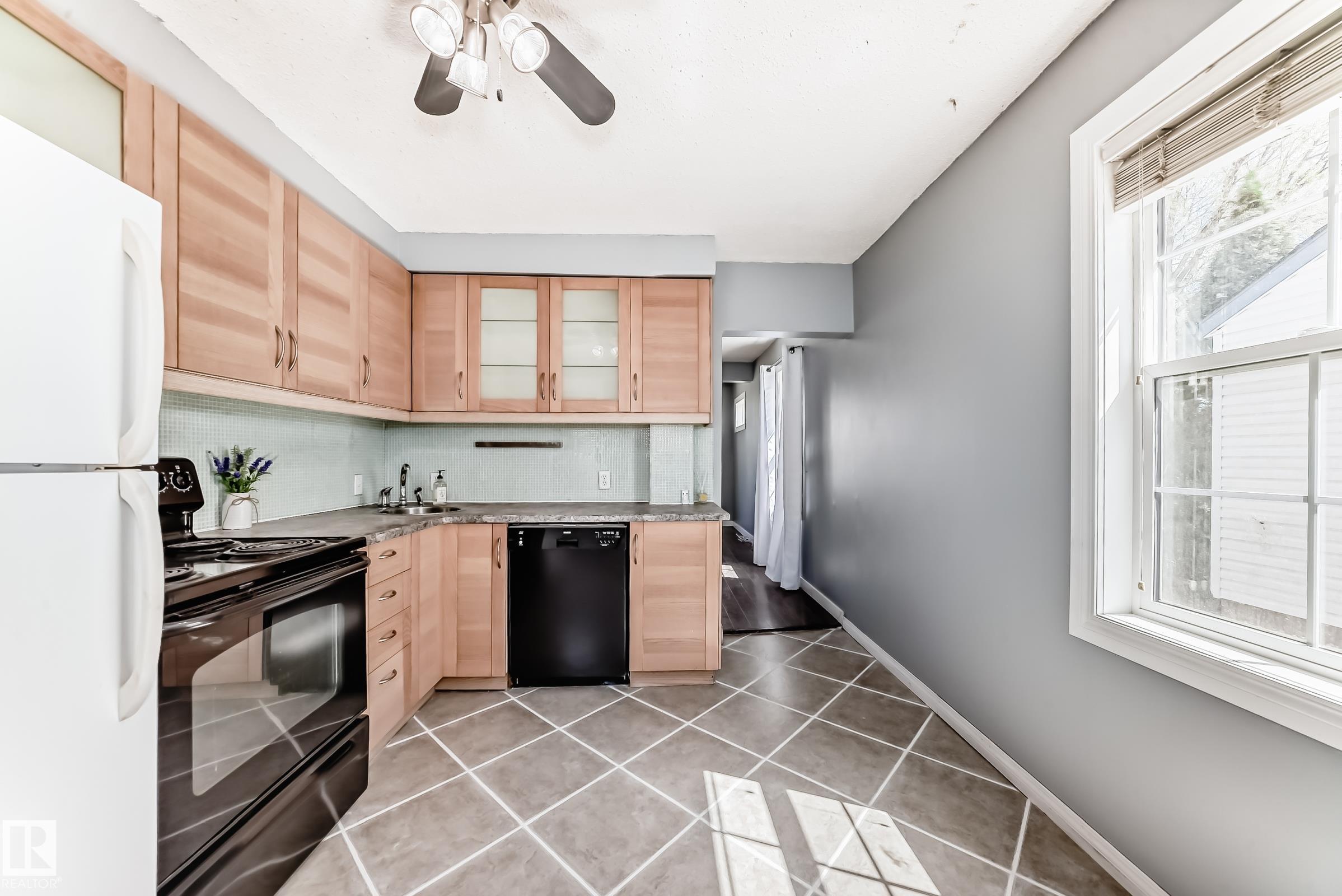Photo 7 at 11942 62 Street NW, Montrose, Edmonton