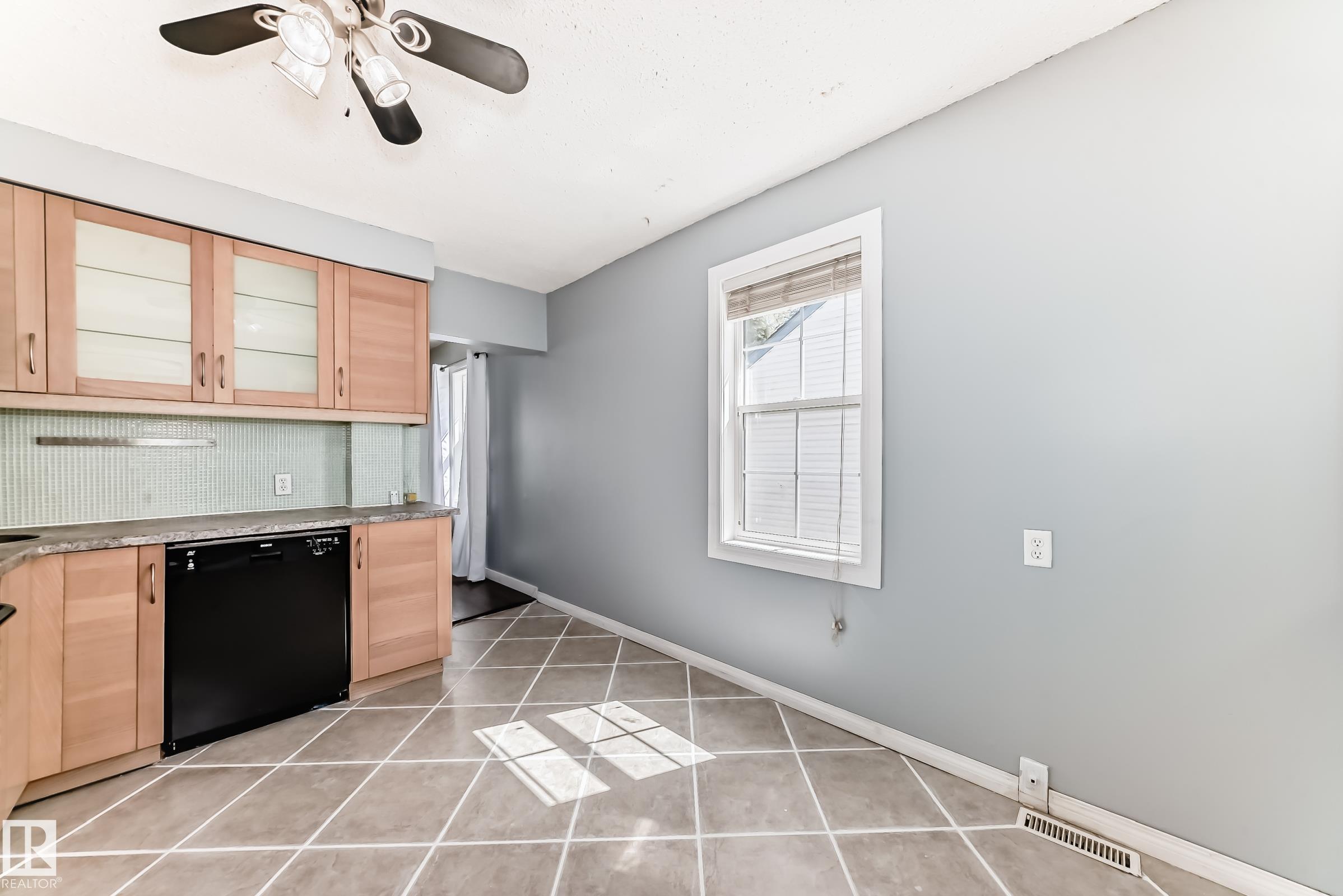 Photo 8 at 11942 62 Street NW, Montrose, Edmonton
