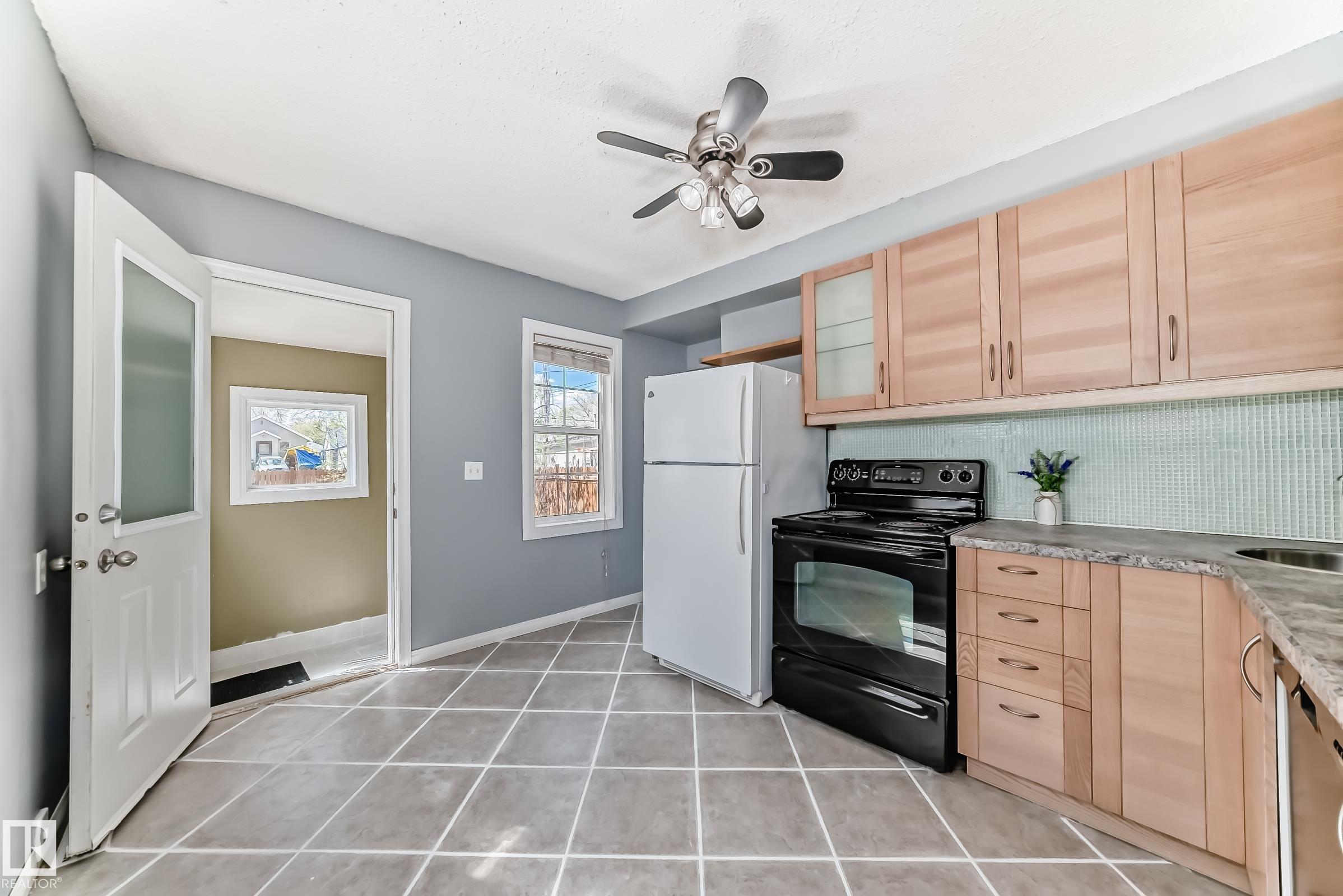Photo 10 at 11942 62 Street NW, Montrose, Edmonton