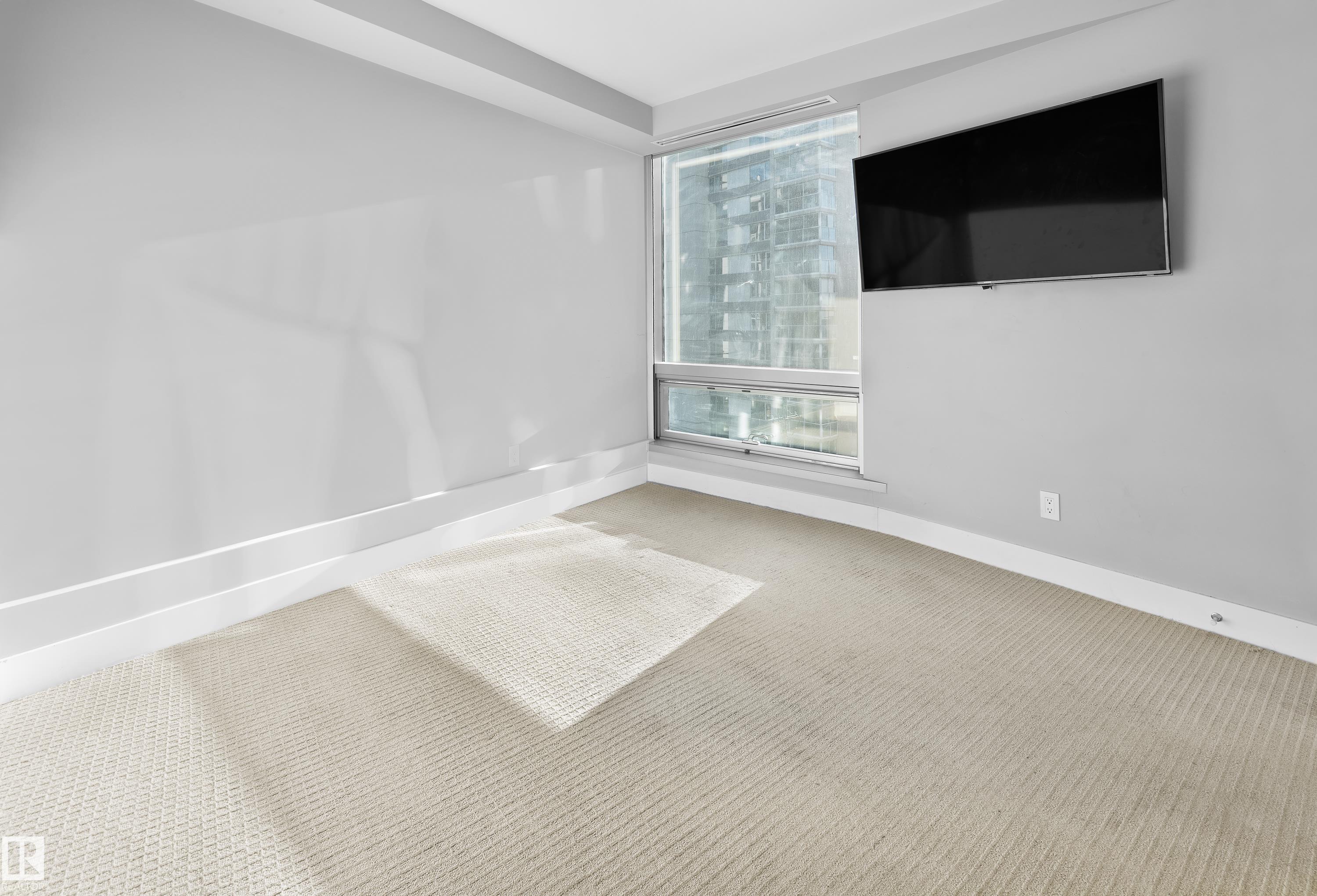 https://zimg.paragon.ice.com/ParagonImages/Property/PM/RAE/225399971/19/0/0/34ebb81b90f76ac023092673a17d4321/1/806dc0d0023a4981cfa850b1f899350a/225399971-49C48627-0A46-42E6-9EFC-85E6EED6FB57.JPG