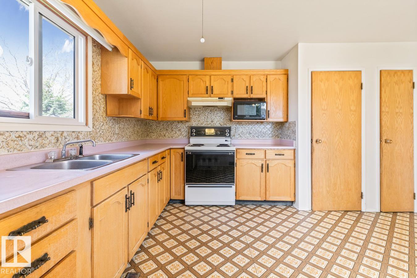 Photo 16 at 10103 104 Avenue, Morinville