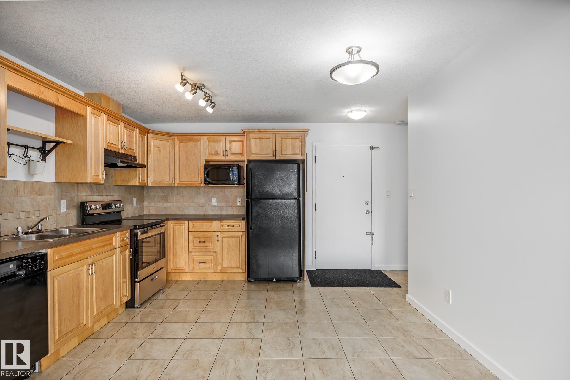 https://zimg.paragon.ice.com/ParagonImages/Property/PM/RAE/225399996/8/0/0/acd3cc99f5b8a80f3c05234ea71a6ee3/1/febbc6099184177891a6125945cfeb75/225399996-37f6781b-b8f1-4867-8a36-a0658422992e.JPG