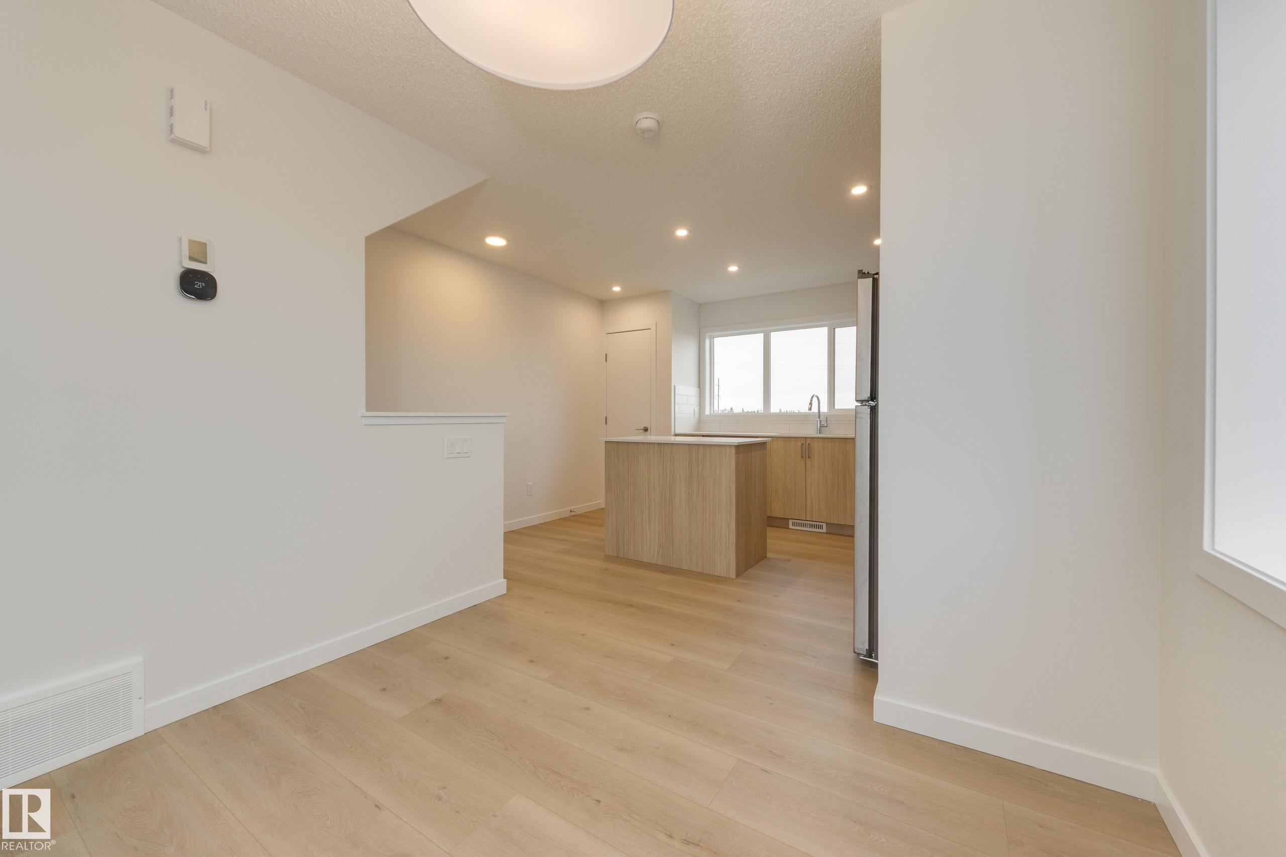 https://zimg.paragon.ice.com/ParagonImages/Property/PM/RAE/225400024/14/0/0/426e8aa5988778f75657b9ad46bcad75/1/842c24fee93f3fc1145c9ded1fe1eb05/225400024-D7406F19-D923-4AA1-A14F-5DCD479D40FA.JPG