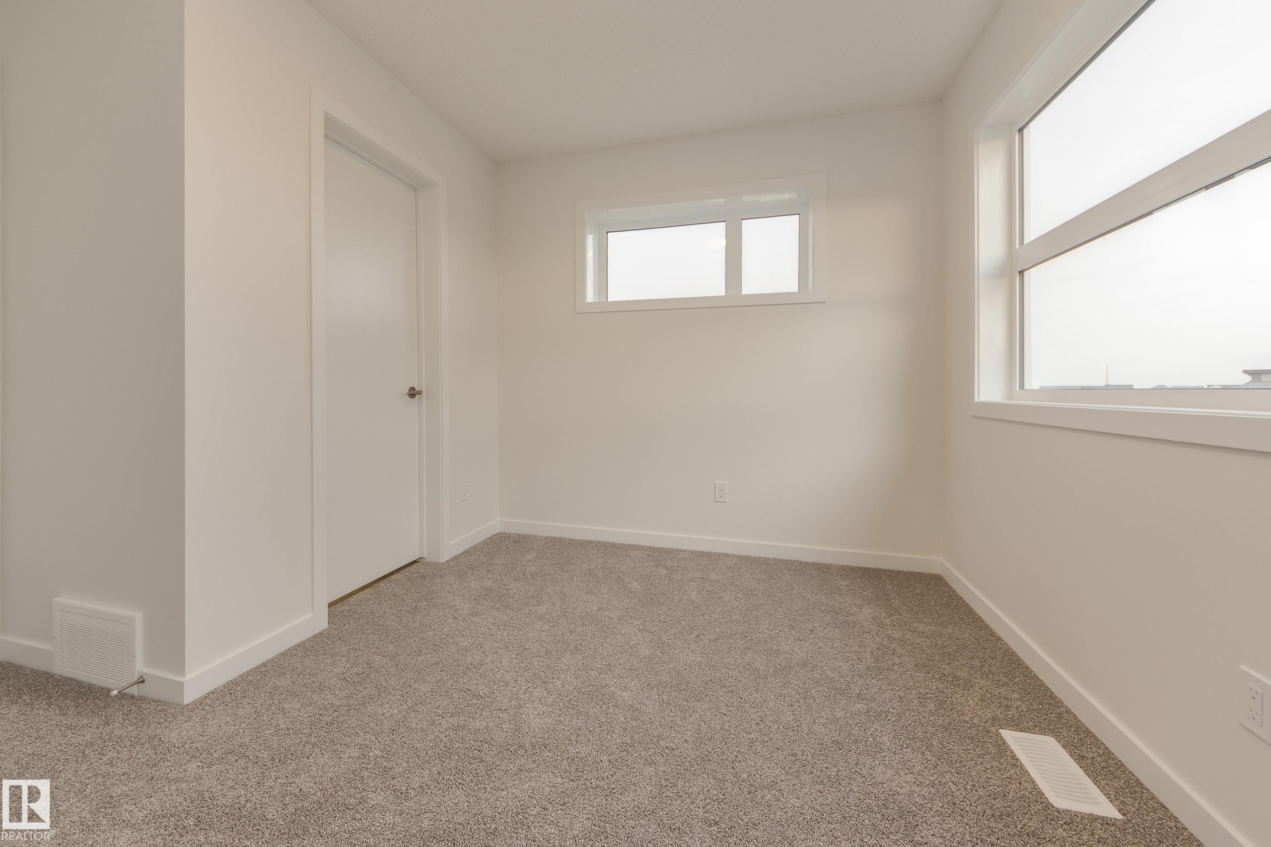 https://zimg.paragon.ice.com/ParagonImages/Property/PM/RAE/225400024/27/0/0/1f18d2dc125d3582fbe98f18cb0d78e1/1/842c24fee93f3fc1145c9ded1fe1eb05/225400024-4988B5BD-203D-4FB5-9201-1ABFA9BFF19B.JPG