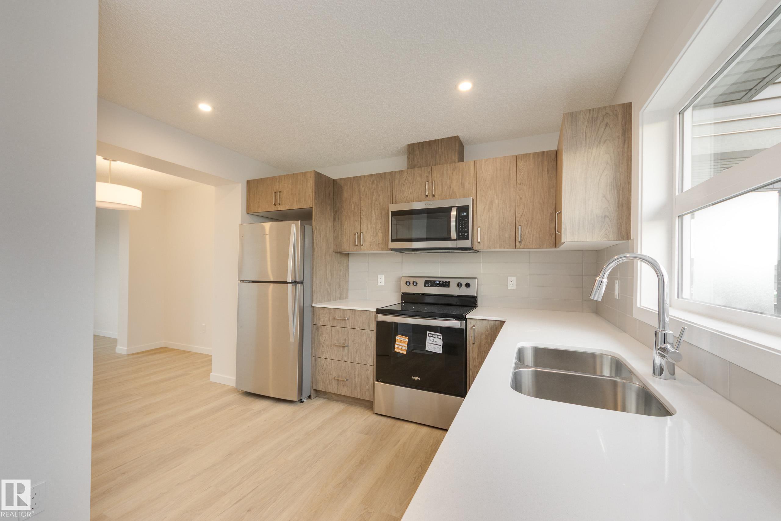 https://zimg.paragon.ice.com/ParagonImages/Property/PM/RAE/225400027/18/0/0/d513cdbb1a5d4e1b502af9fad69ab357/1/228ba3e78fbaf7d7be8926d79b573afc/225400027-A618183C-32DE-4C4A-89C3-A00EFABD9A2A.JPG