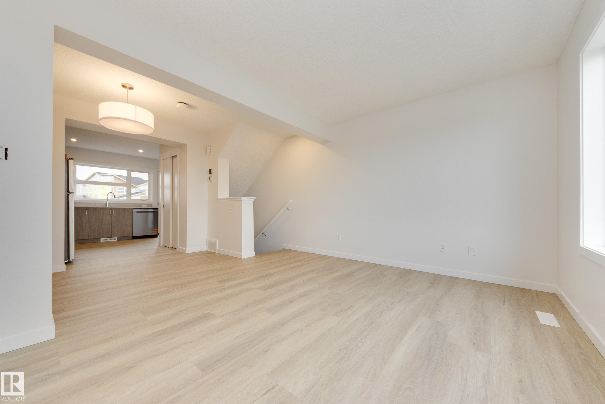 https://zimg.paragon.ice.com/ParagonImages/Property/PM/RAE/225400027/7/0/0/f5faee3a9fd303410f8576b7e7b0d62e/1/228ba3e78fbaf7d7be8926d79b573afc/225400027-EFC59FE9-4D2C-4985-AD4A-96C689699702.JPG