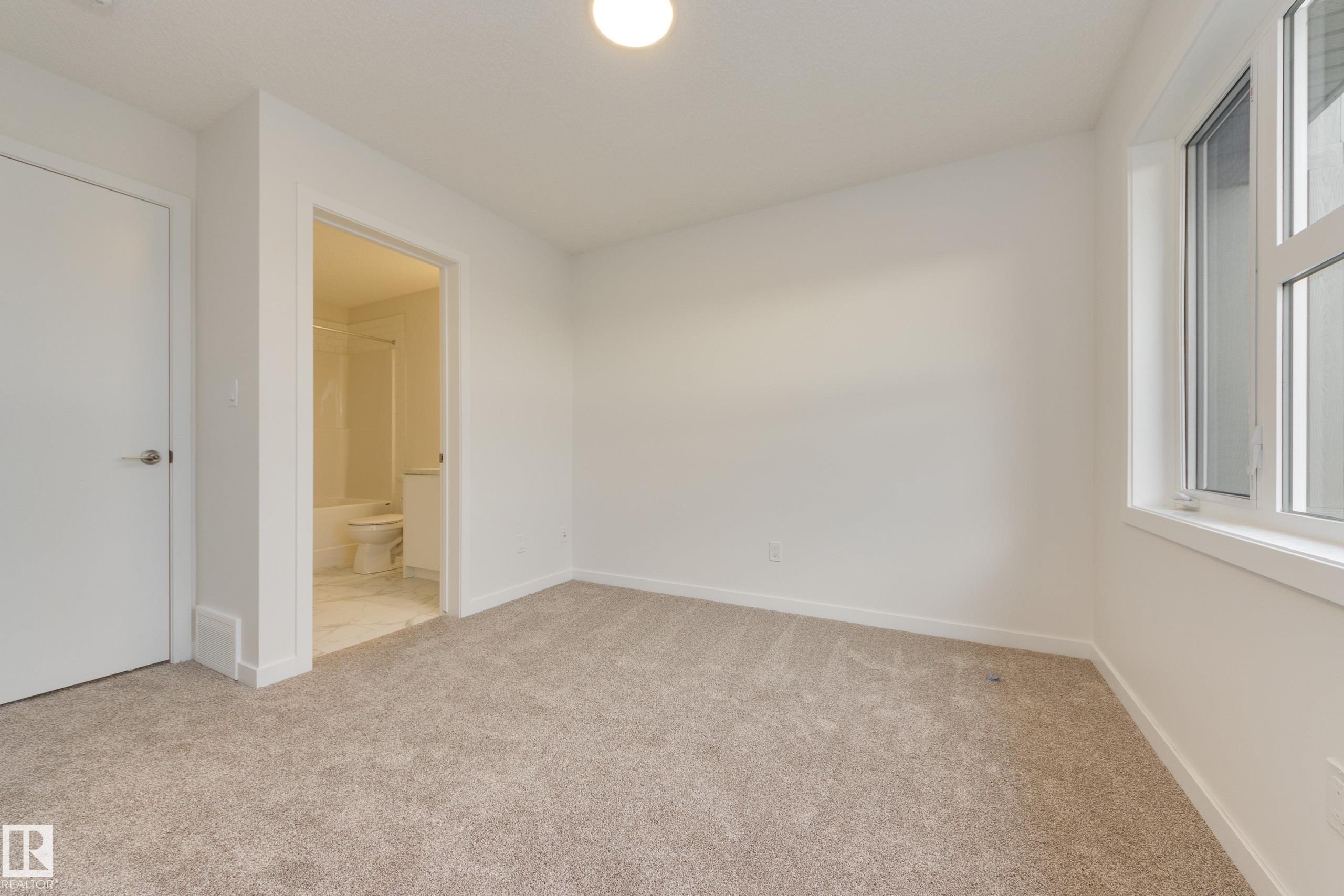 https://zimg.paragon.ice.com/ParagonImages/Property/PM/RAE/225400030/25/0/0/c63f52749012fa6e063397fdb78a450c/1/ef75ba773264df1af40b8f80807da47d/225400030-971C0926-68CF-4E5E-8B71-ADC6C8D4CBEA.JPG