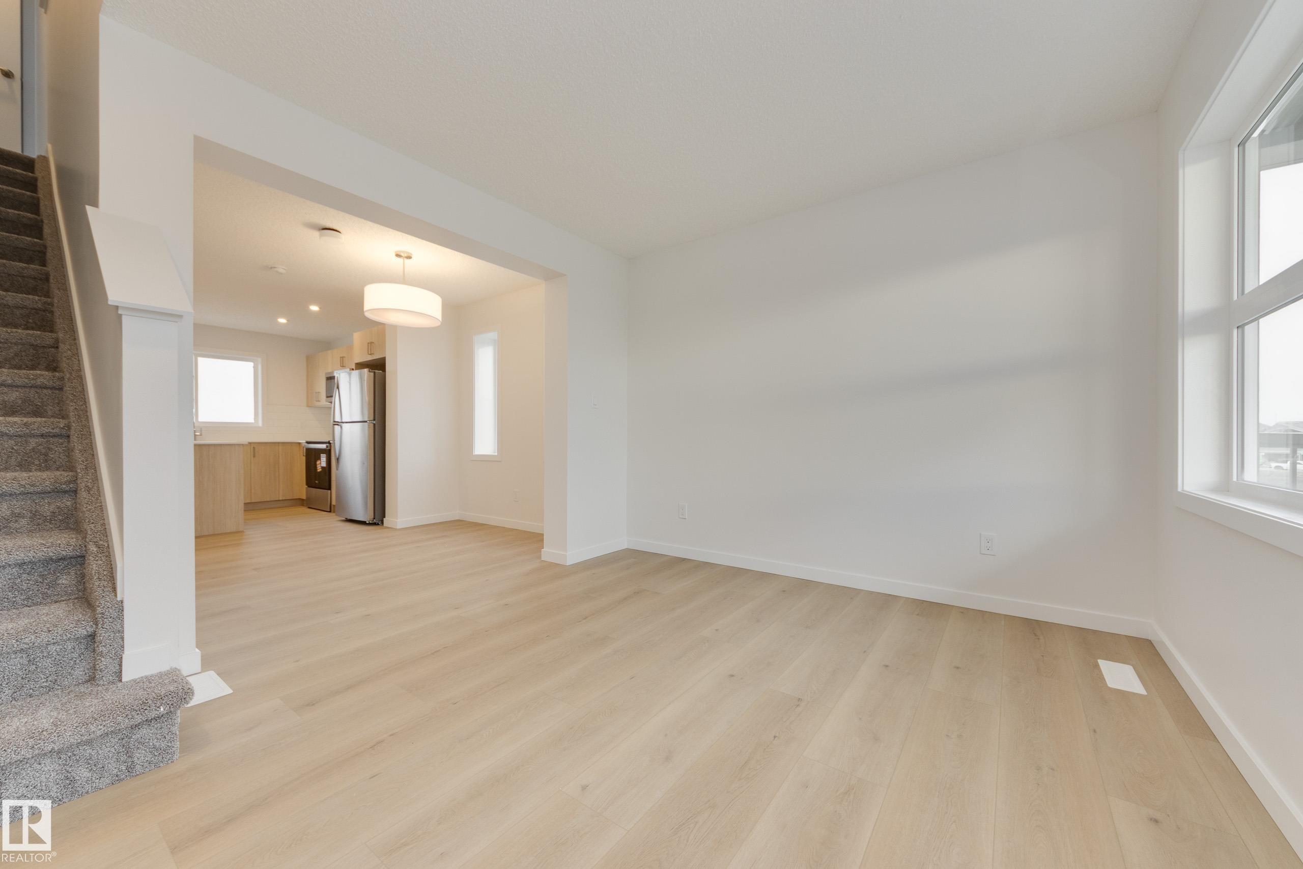 https://zimg.paragon.ice.com/ParagonImages/Property/PM/RAE/225400031/6/0/0/aef9f5479d040afd307e30ee69729366/1/1cf8bd449272aecf12c7985ebf8be3a7/225400031-9D1AF3CE-AB5C-4F2B-B50E-33480A41AFB2.JPG