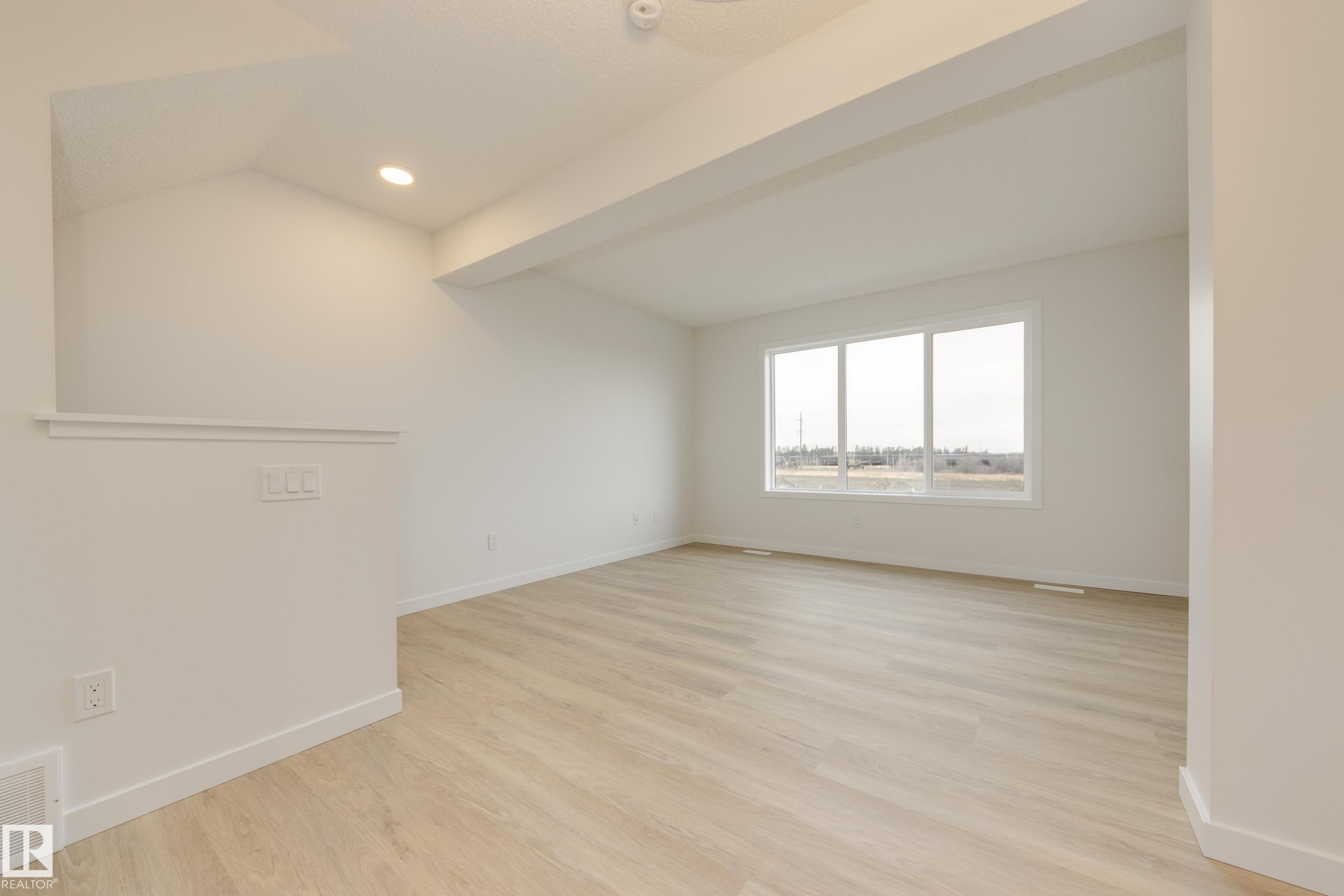 https://zimg.paragon.ice.com/ParagonImages/Property/PM/RAE/225400033/1/0/0/f38dca60f15b0480ee7189fec8b4ff09/1/8b2d866d47dcc5b012c2d6e1caac4802/225400033-B3732255-74DC-44D5-B166-16462189533C.JPG