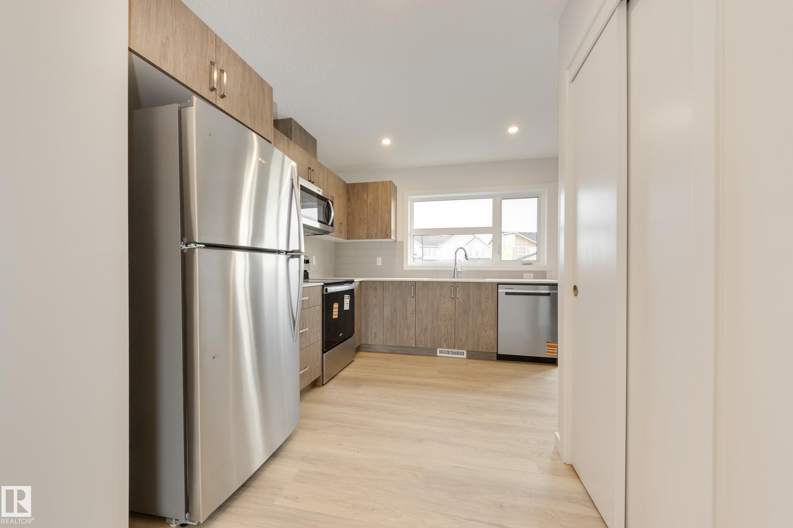 https://zimg.paragon.ice.com/ParagonImages/Property/PM/RAE/225400033/13/0/0/ea3eb823ec075ad3f3101a666a1782df/1/8b2d866d47dcc5b012c2d6e1caac4802/225400033-7670E8F1-9F69-4098-AF00-49478A9AE96D.JPG