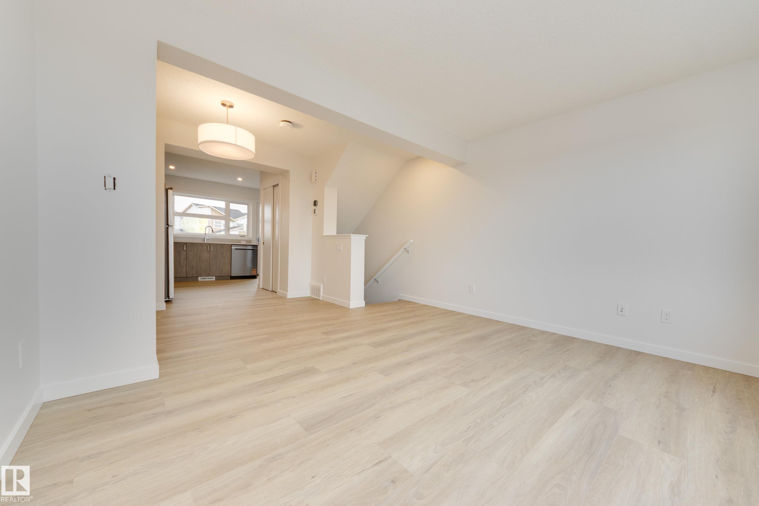 https://zimg.paragon.ice.com/ParagonImages/Property/PM/RAE/225400033/6/0/0/3114b5cac74f1f124954d5ec2dce4144/1/8b2d866d47dcc5b012c2d6e1caac4802/225400033-50292849-247B-47A9-8CEC-3F22BB2E3F5B.JPG