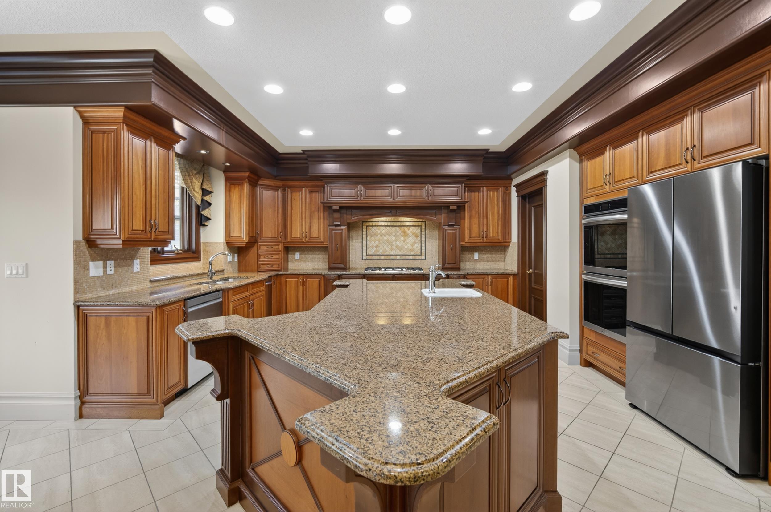 https://zimg.paragon.ice.com/ParagonImages/Property/PM/RAE/225400035/10/0/0/aab439b17206b369b7859043b9eb8e3a/1/1ecaa3afe3abd0d97caa5e7257ad31e5/225400035-c943424e-1eee-40f6-9151-0577c590b491.JPG