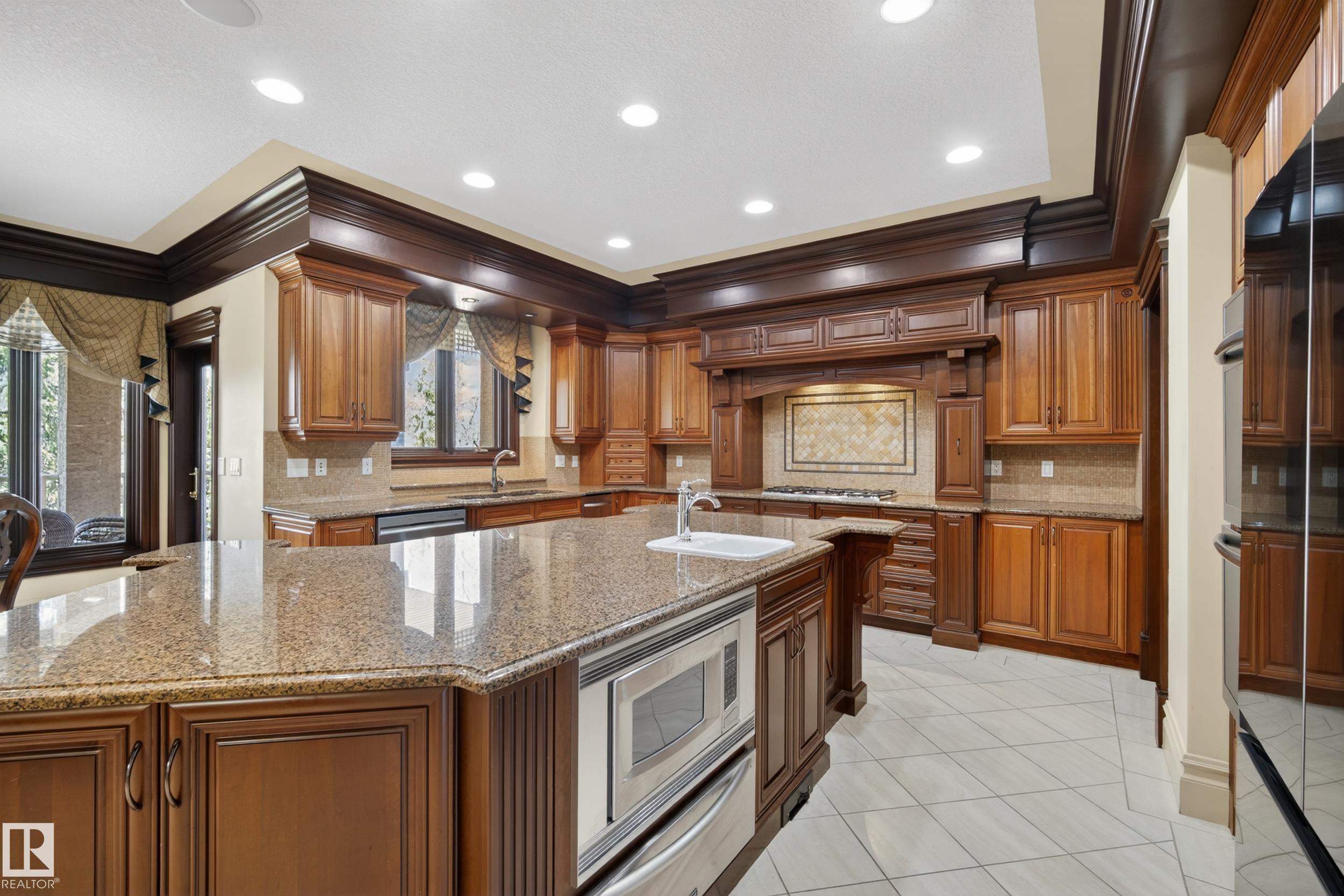 https://zimg.paragon.ice.com/ParagonImages/Property/PM/RAE/225400035/9/0/0/b18290f337ed82fc7f9cda415795913c/1/1ecaa3afe3abd0d97caa5e7257ad31e5/225400035-8a3f7e55-827f-4e36-b520-1f75af355b45.JPG