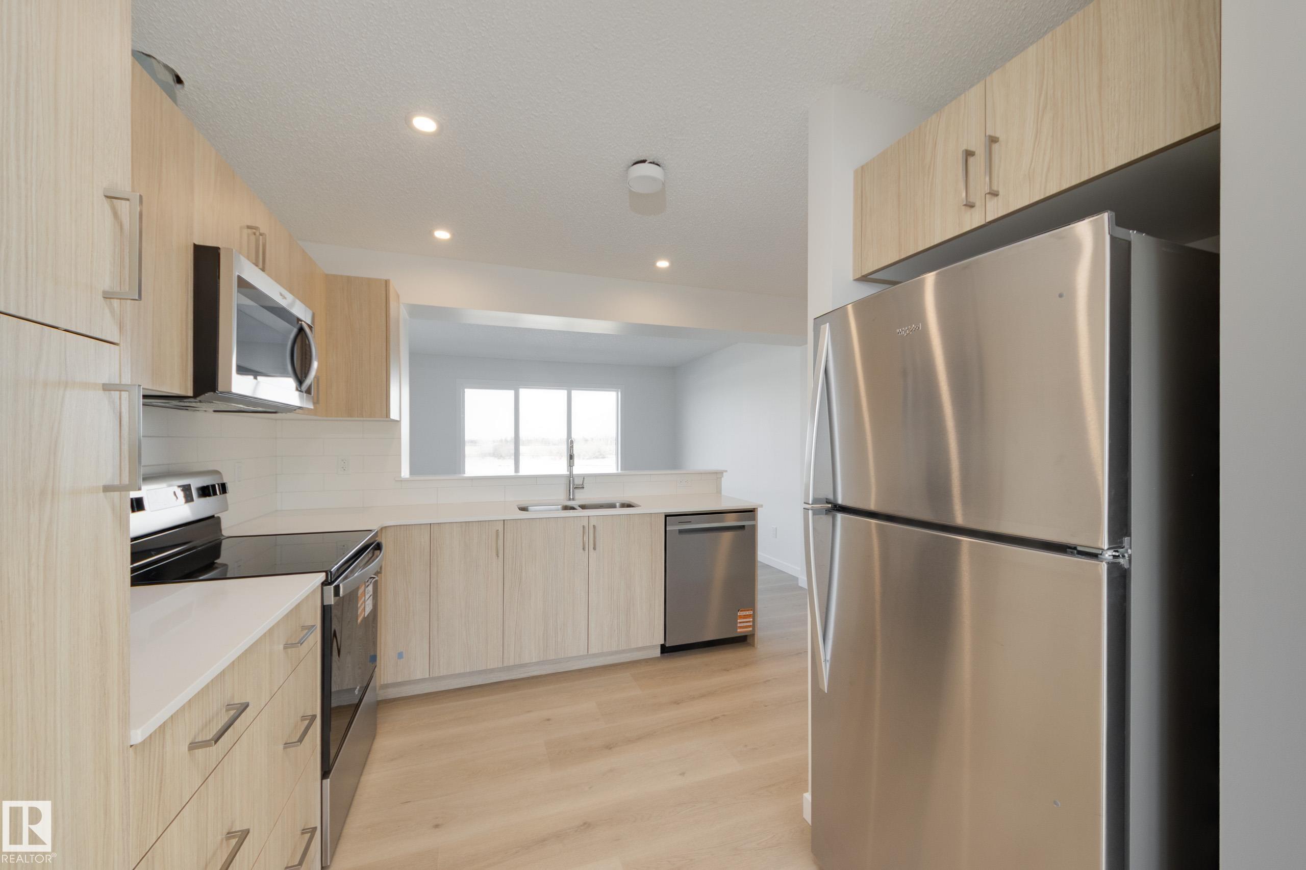 https://zimg.paragon.ice.com/ParagonImages/Property/PM/RAE/225400036/10/0/0/d5a7145d61de11ca1c83ab9bbd85fa93/1/186f96f3899d340ad4a83226a83ec16e/225400036-C2308557-BD70-4730-885A-1C7A7715076C.JPG