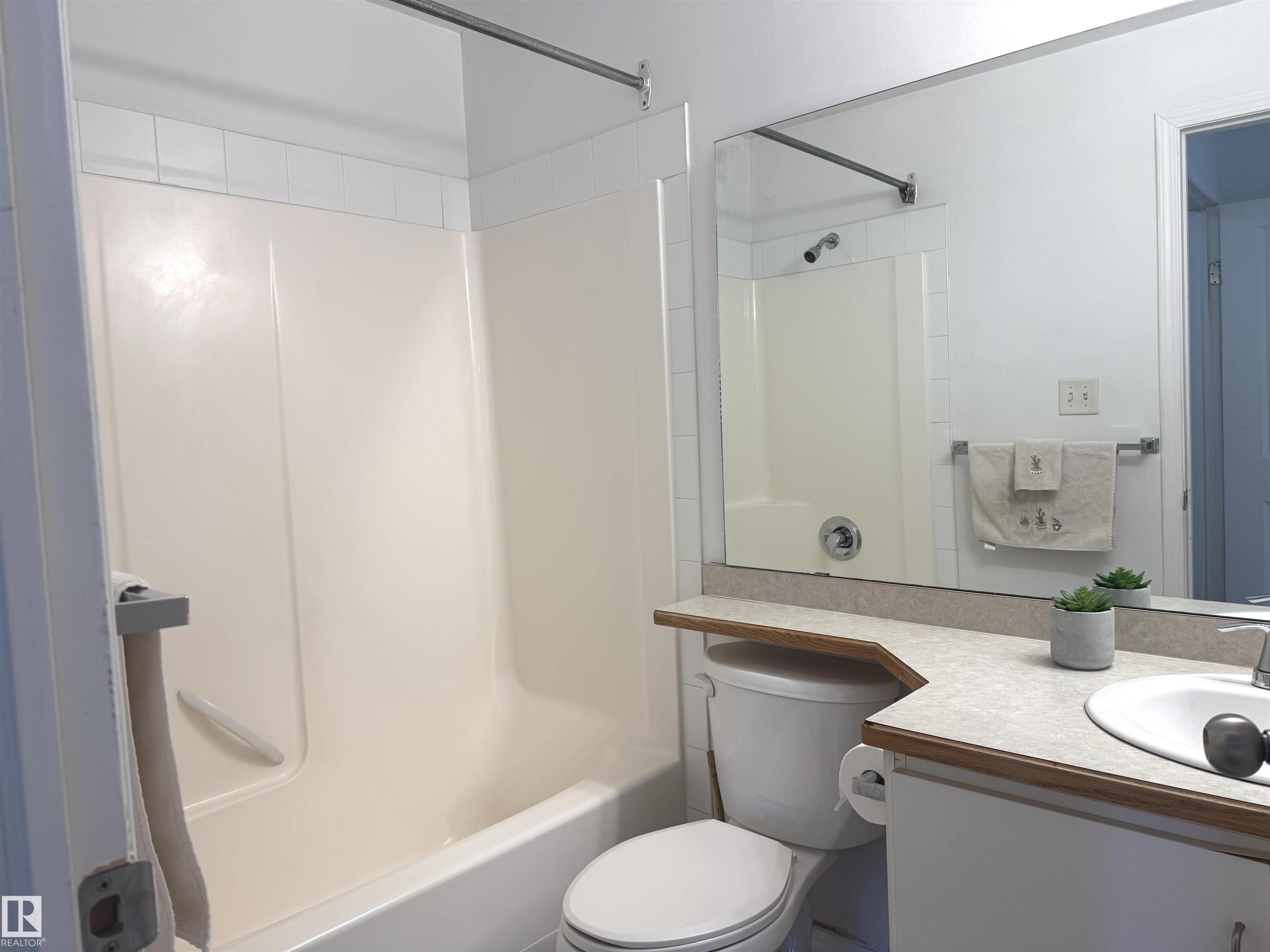 https://zimg.paragon.ice.com/ParagonImages/Property/PM/RAE/225400069/13/0/0/5bbeca34d1bdcab272e6c1aed0d2ffd8/1/931a32d09c18276b799409fdbf7fe444/225400069-828069d5-53a9-4f9d-b29b-b7cd105b522f.JPG