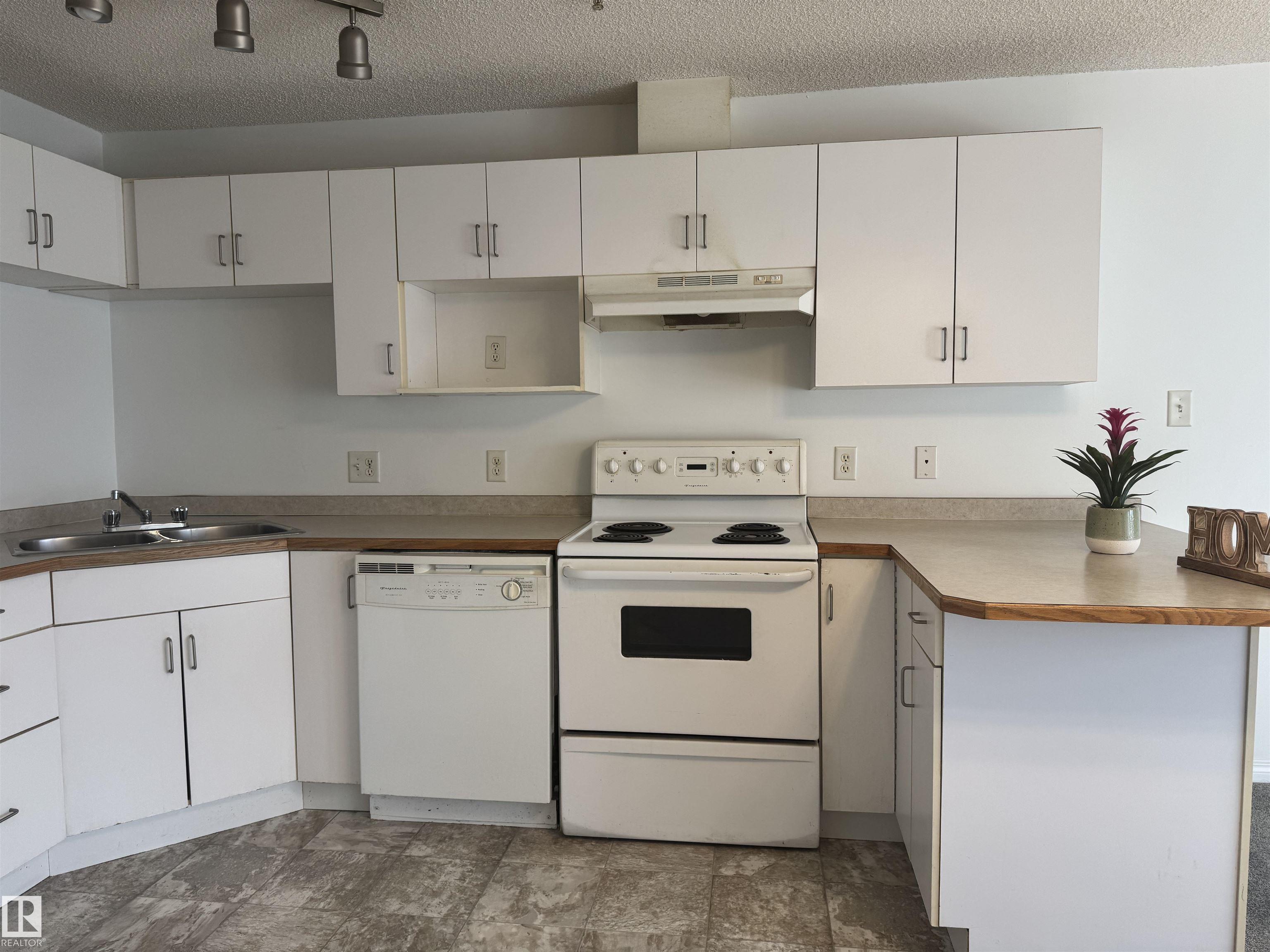 Photo 7 at 210 - 11325 83 Street NW, Parkdale, Edmonton