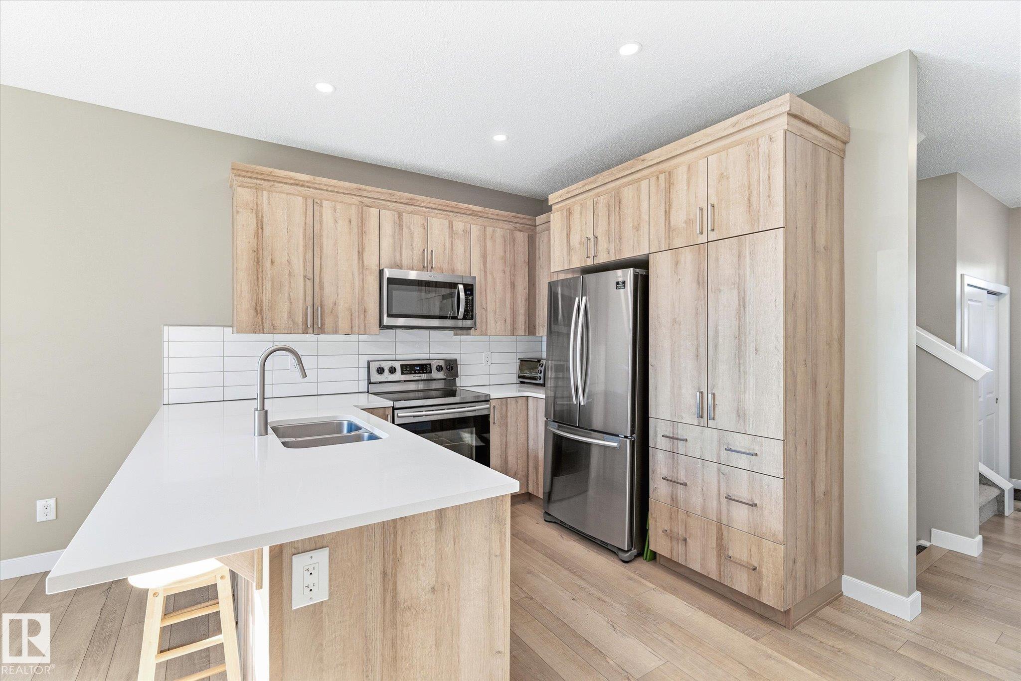 https://zimg.paragon.ice.com/ParagonImages/Property/PM/RAE/225400082/10/0/0/4595ccc719643d01f59f31d2797b9381/1/1c4b679bdf783c9a9e7c6bf3b7da6a75/225400082-6aefc3df-3a5e-4d63-91d5-ae4254b9f8ab.JPG