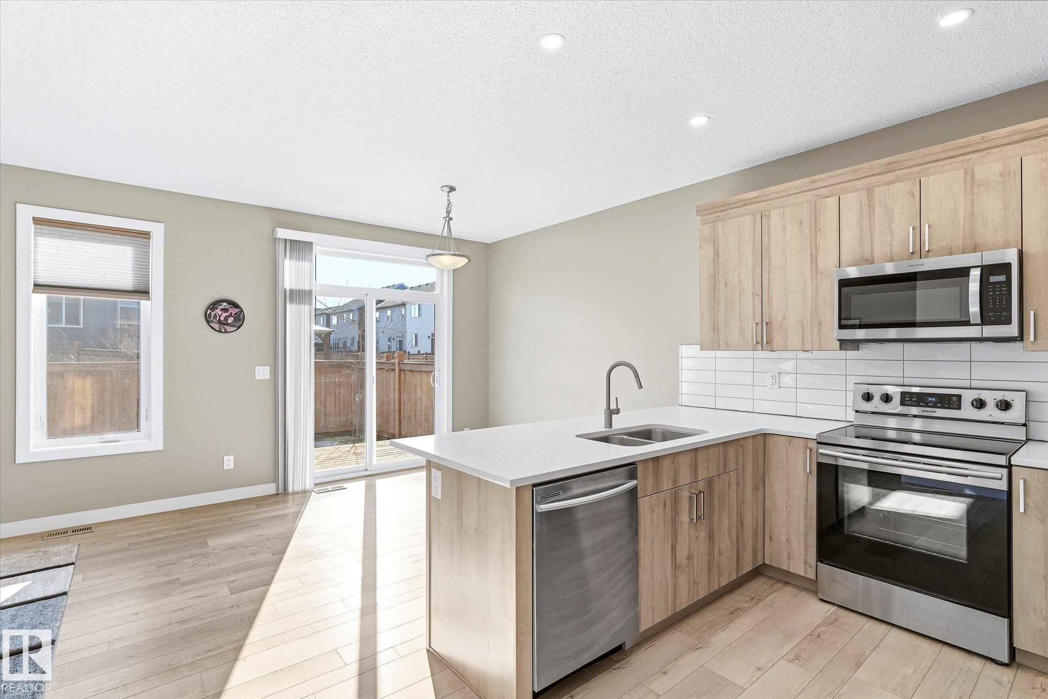 https://zimg.paragon.ice.com/ParagonImages/Property/PM/RAE/225400082/12/0/0/9072ec57c3dfee0350482e341a4960db/1/1c4b679bdf783c9a9e7c6bf3b7da6a75/225400082-5e98953d-723f-4083-990d-3c10131000b2.JPG