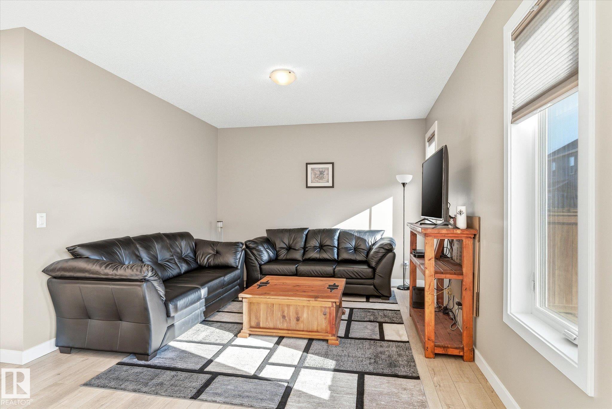 https://zimg.paragon.ice.com/ParagonImages/Property/PM/RAE/225400082/6/0/0/de7b403774196ba2f038ad4fe547a228/1/1c4b679bdf783c9a9e7c6bf3b7da6a75/225400082-109f337a-4650-493b-a755-f3a46862e115.JPG