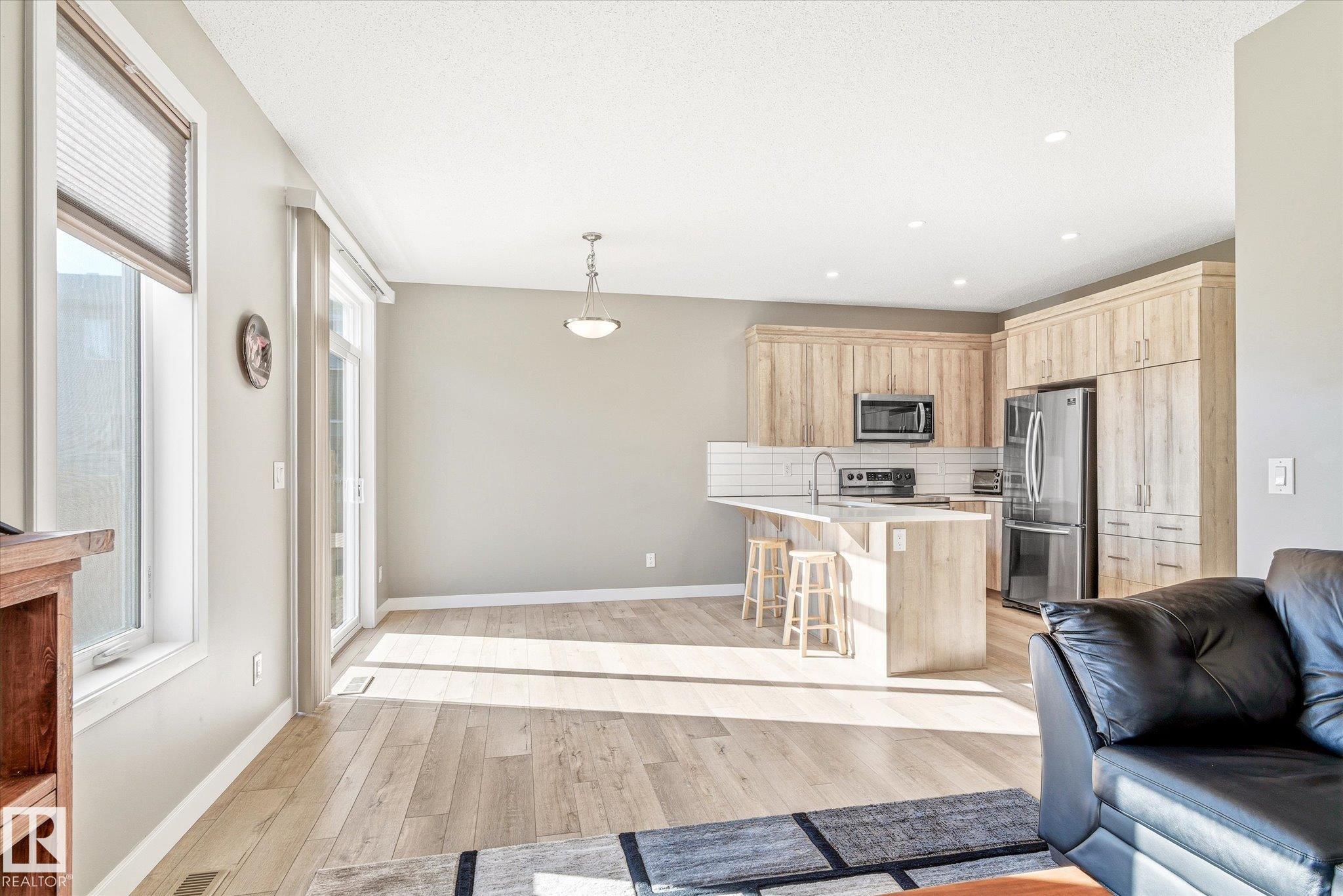 https://zimg.paragon.ice.com/ParagonImages/Property/PM/RAE/225400082/8/0/0/790cbf7d585bf37f08d640ac3891771d/1/1c4b679bdf783c9a9e7c6bf3b7da6a75/225400082-6f321a0d-b835-4dde-b39e-185921b8c304.JPG