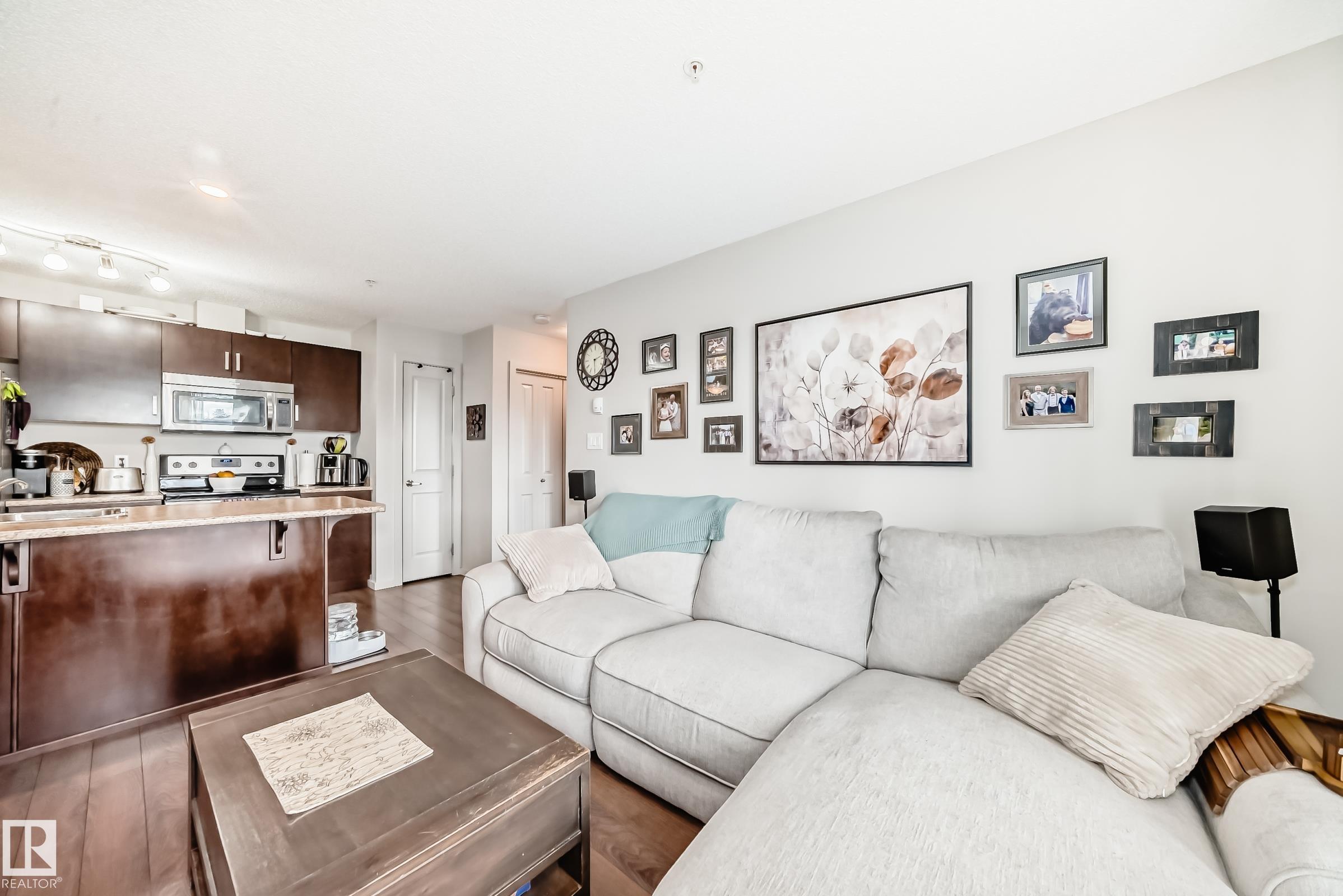 https://zimg.paragon.ice.com/ParagonImages/Property/PM/RAE/225400086/13/0/0/ae07b68e8b62375f09ea27bdcce6d382/1/3a8b6cc3b3e1c95ee121e8fe7b21c3f0/225400086-db8a31b3-f979-4a82-9709-6a14bce06ded.JPG
