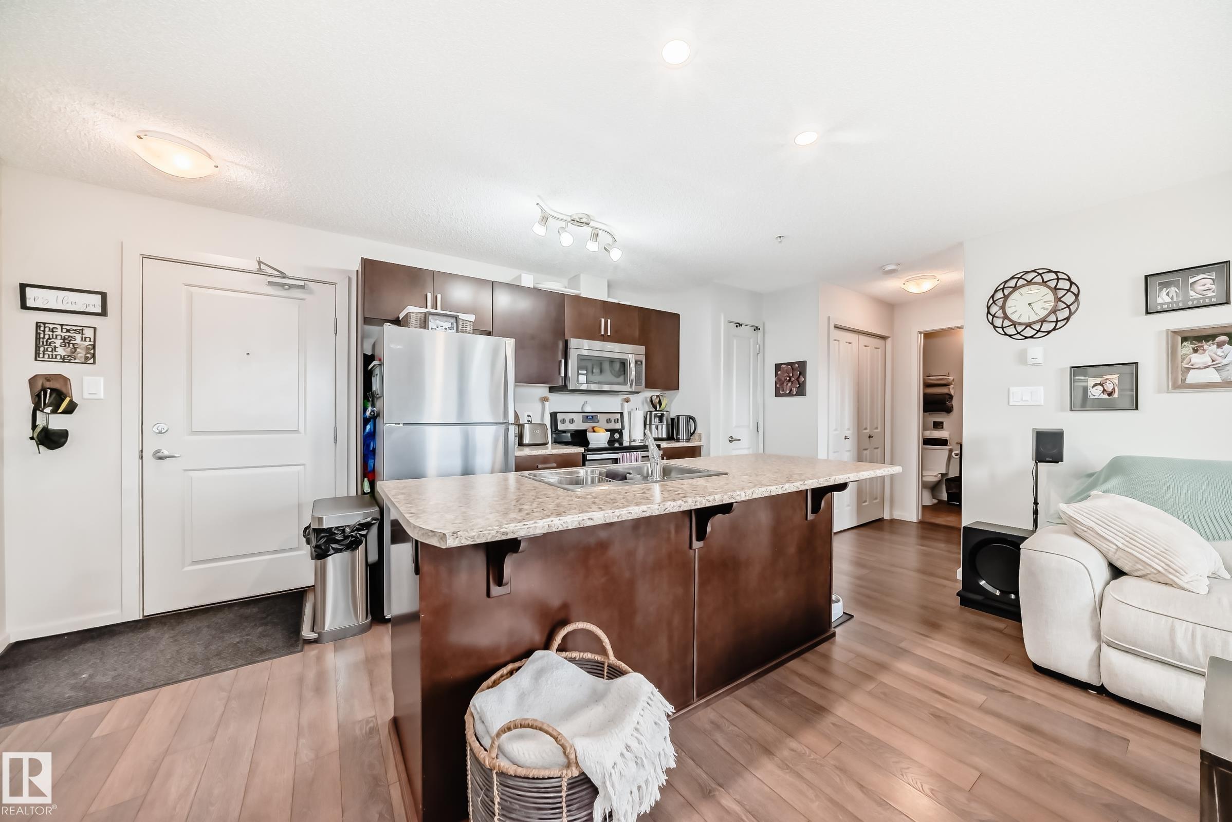 https://zimg.paragon.ice.com/ParagonImages/Property/PM/RAE/225400086/6/0/0/afb6cd4366b02cdb6c790864f0474119/1/3a8b6cc3b3e1c95ee121e8fe7b21c3f0/225400086-092dfe24-7732-4627-b83d-4a61e952a616.JPG