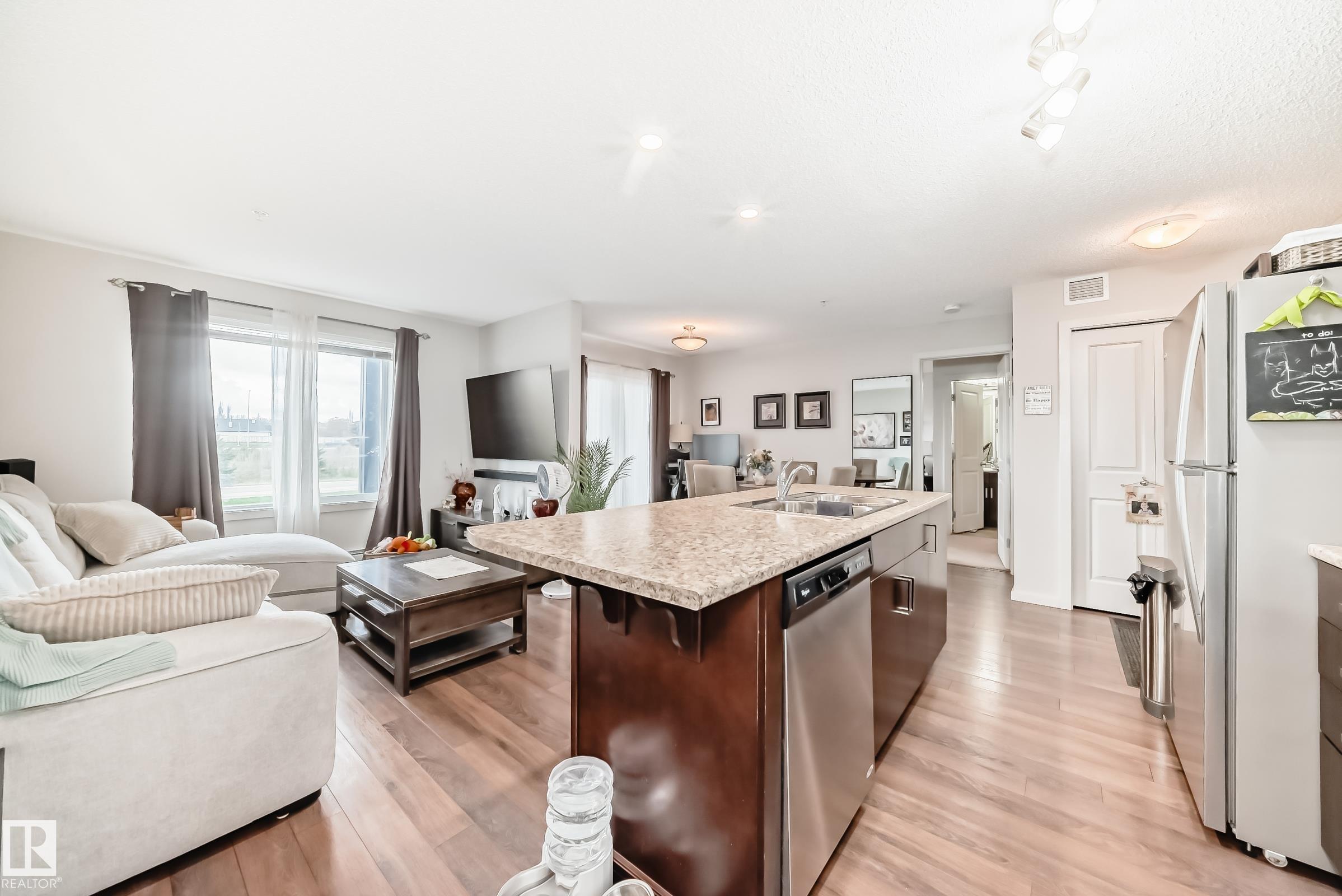 https://zimg.paragon.ice.com/ParagonImages/Property/PM/RAE/225400086/9/0/0/7834f347c6d12528649a066b6cee11b1/1/3a8b6cc3b3e1c95ee121e8fe7b21c3f0/225400086-b0526857-7fc0-4d08-908b-5d96d6170884.JPG