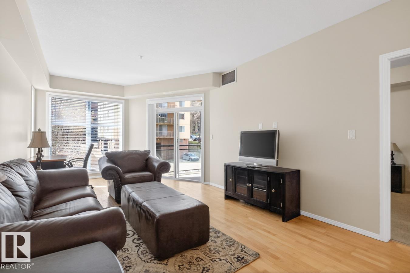 https://zimg.paragon.ice.com/ParagonImages/Property/PM/RAE/225400089/17/0/0/af283f7240a3ce06336f80bb8f4a125c/1/8e52bc3cb9e622600bc6dc0ee3c0e53d/225400089-94aa8ccc-b731-437a-bd1d-75526bf8ca86.JPG