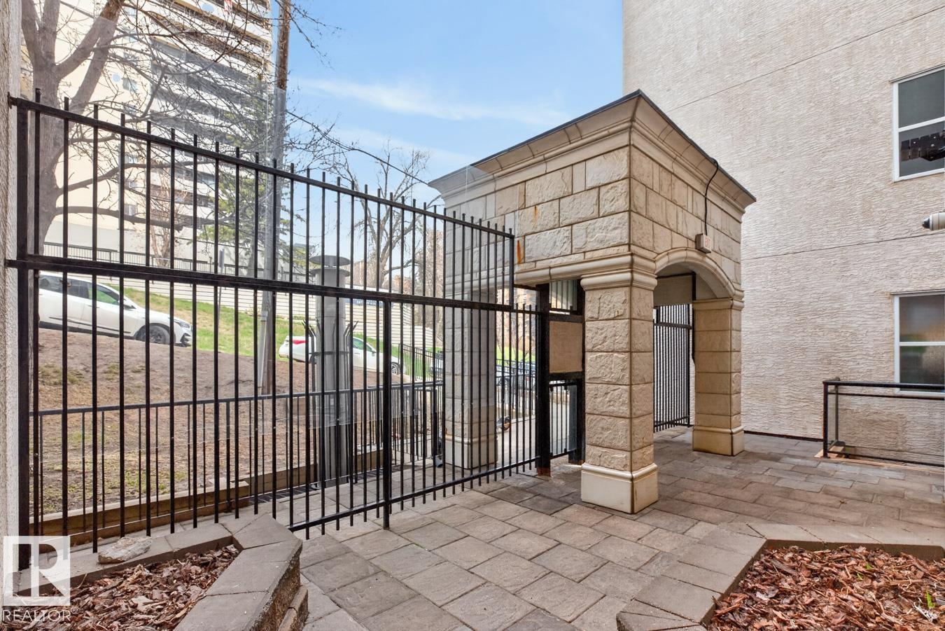 https://zimg.paragon.ice.com/ParagonImages/Property/PM/RAE/225400089/5/0/0/34480e81f925385575a6d551b7e1e80d/1/8e52bc3cb9e622600bc6dc0ee3c0e53d/225400089-fa2550e0-b86c-46ec-a80f-9aa641a31394.JPG