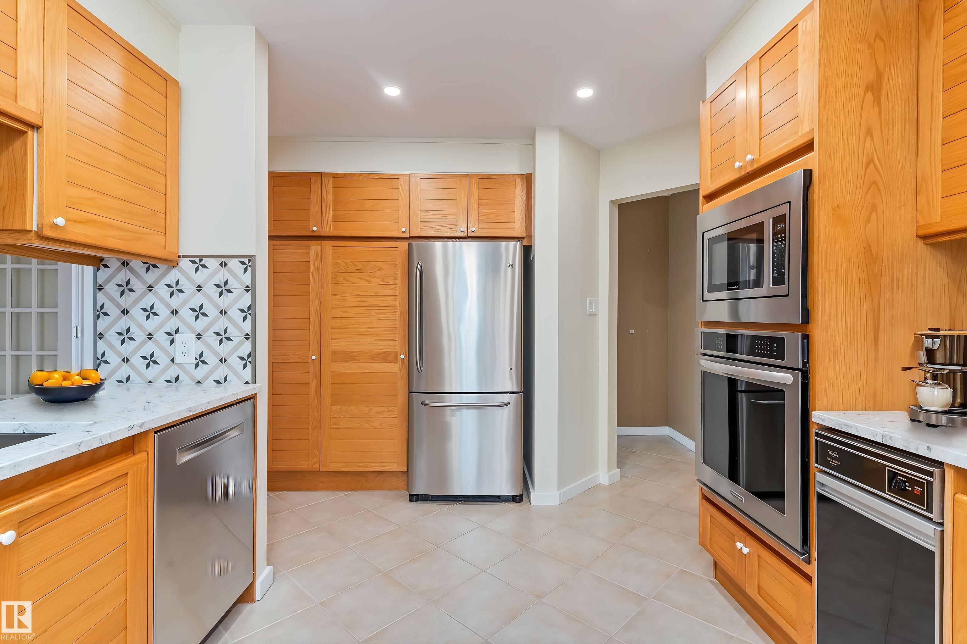 https://zimg.paragon.ice.com/ParagonImages/Property/PM/RAE/225400110/11/0/0/0ad22325a7276164c726c2f4f31409c2/1/0ae306010fd86853c719a23c0ba7d43a/225400110-495da77c-dfb6-411b-8d14-9332bca99582.JPG