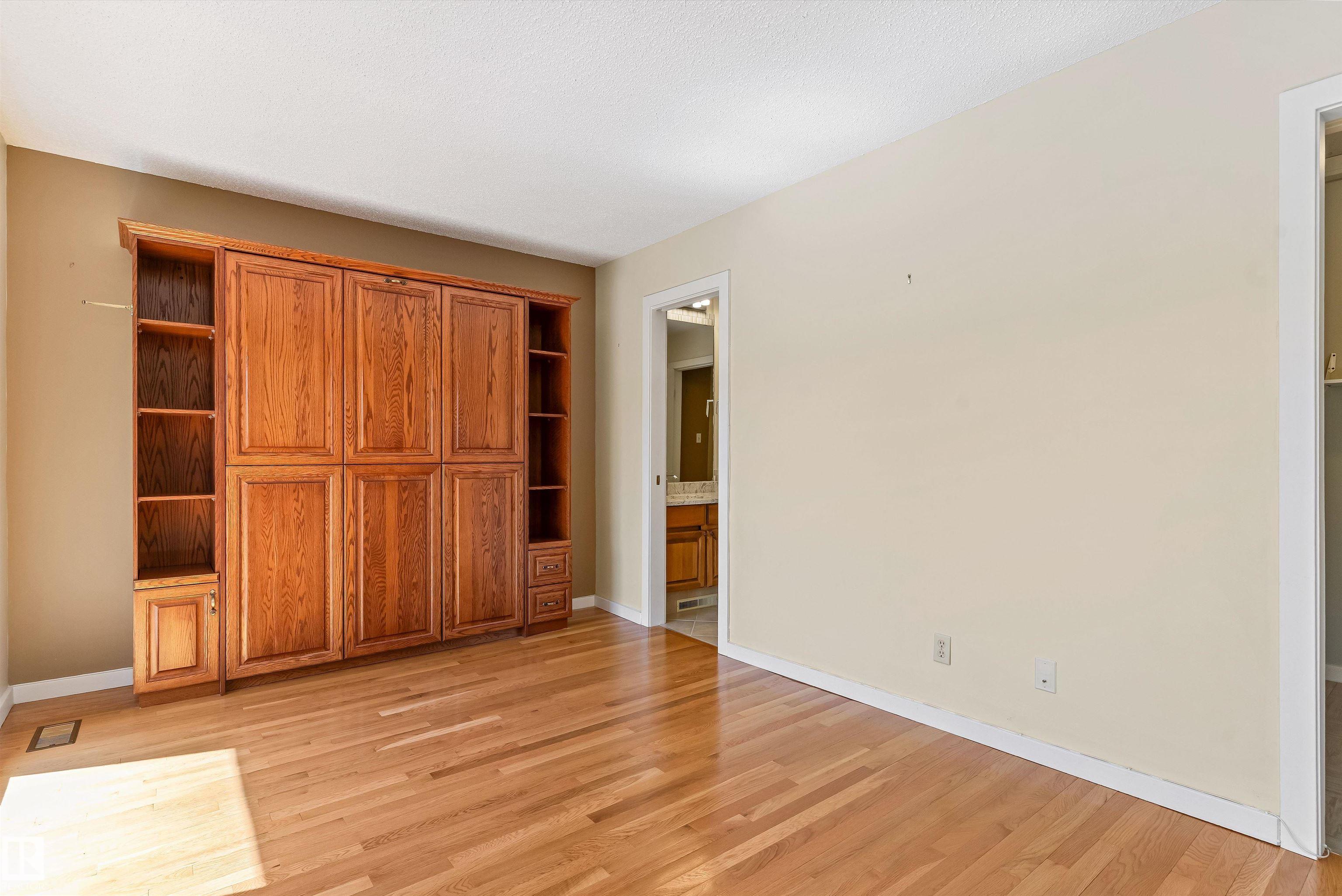 https://zimg.paragon.ice.com/ParagonImages/Property/PM/RAE/225400110/28/0/0/25819c99fd1f60ba651e4b72d81f5296/1/0ae306010fd86853c719a23c0ba7d43a/225400110-647dc38d-3e58-4e12-8dfd-142eea09765b.JPG