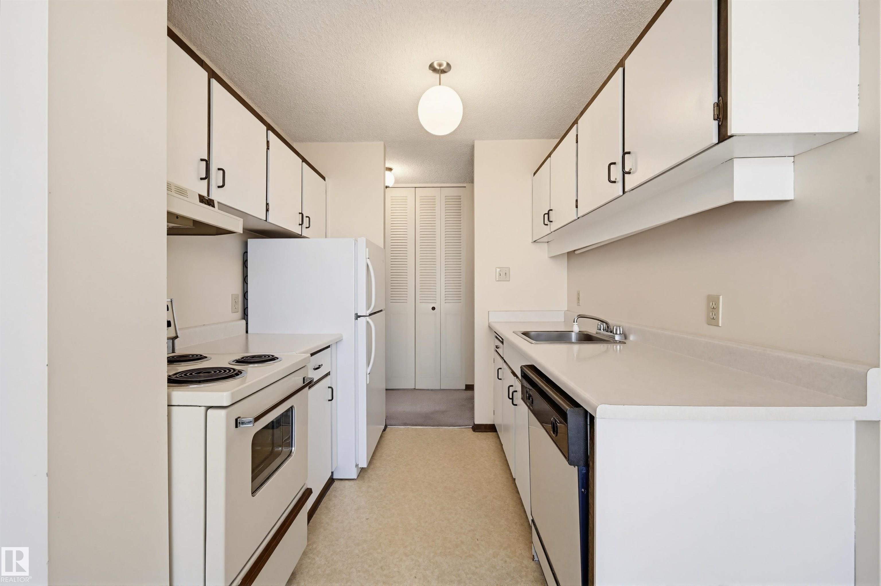 https://zimg.paragon.ice.com/ParagonImages/Property/PM/RAE/225400132/7/0/0/f784da79968ba99904e038db3894d424/1/f29ac797a4eaed559cee344b1039c53c/225400132-65f1d1ef-fa21-4c57-bab0-e7f325b51c5f.JPG