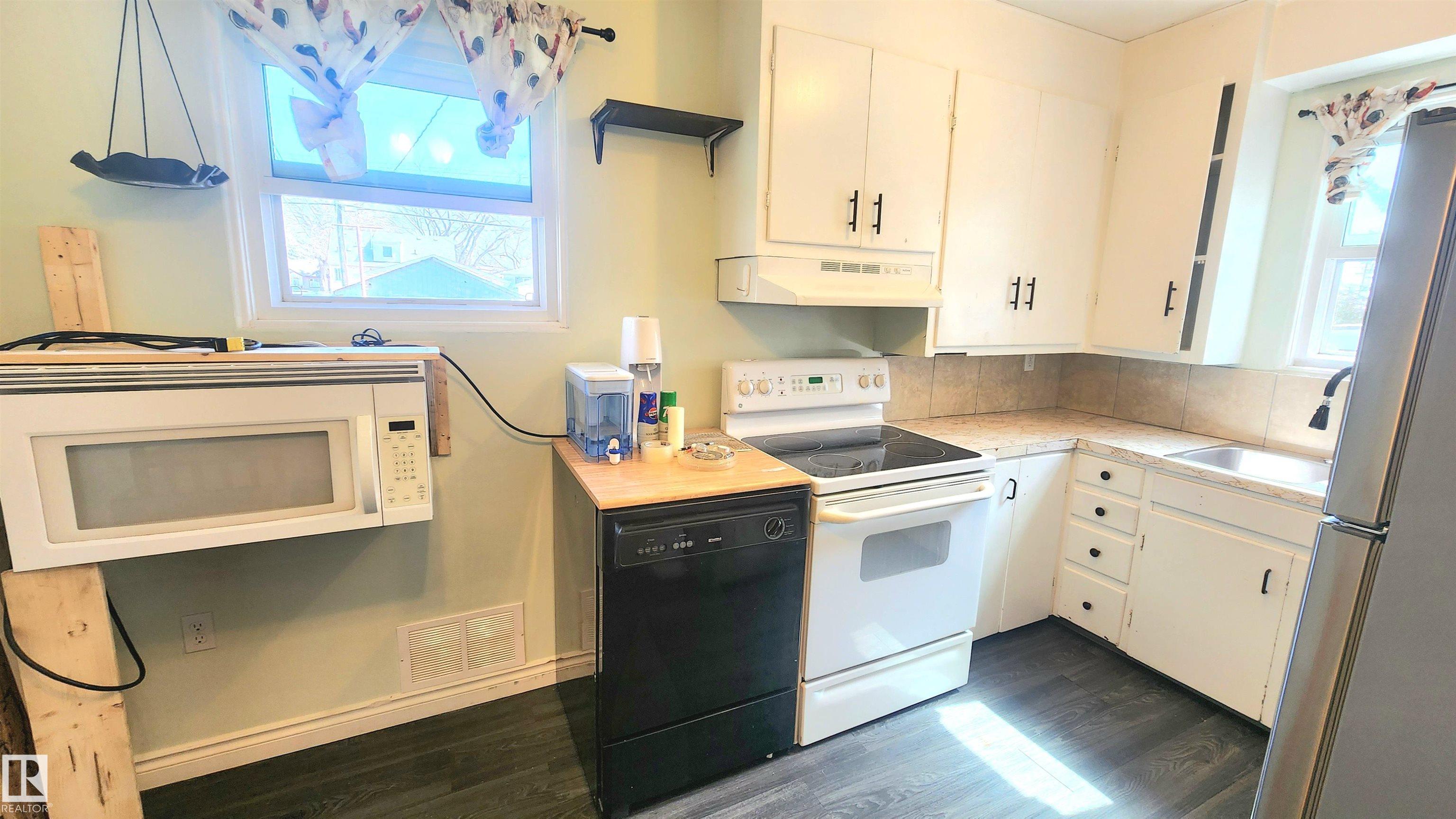 Photo 12 at 12139 81 Street NW, Eastwood, Edmonton