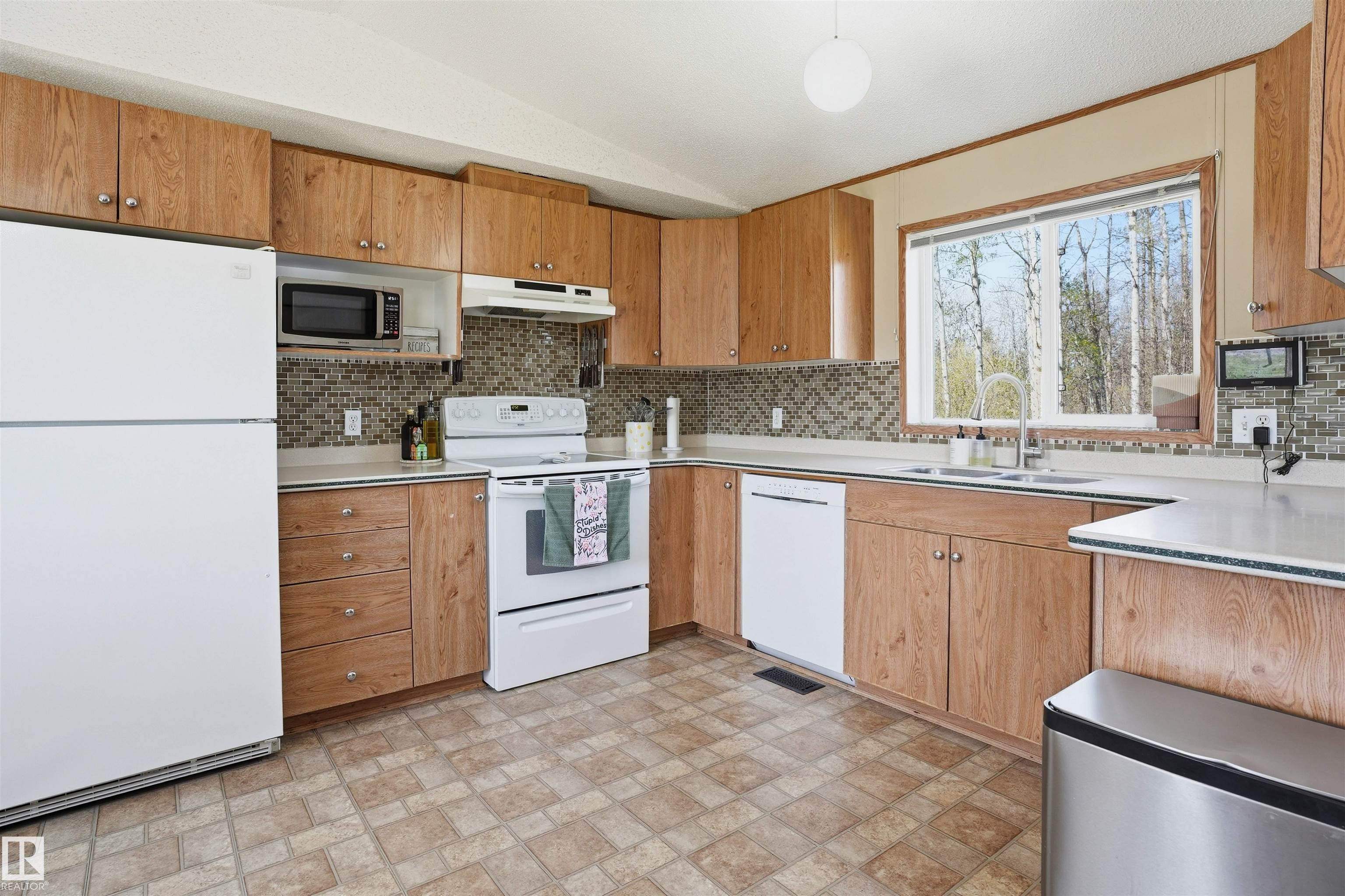 Photo 9 at 11 - 27420 Twp Road 544, None, Rural Sturgeon County