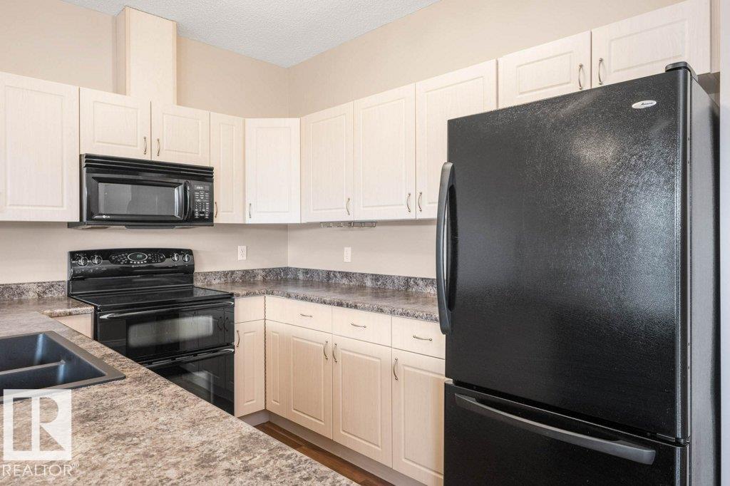 Photo 11 at 59 - 3010 33 Avenue NW, Silver Berry, Edmonton