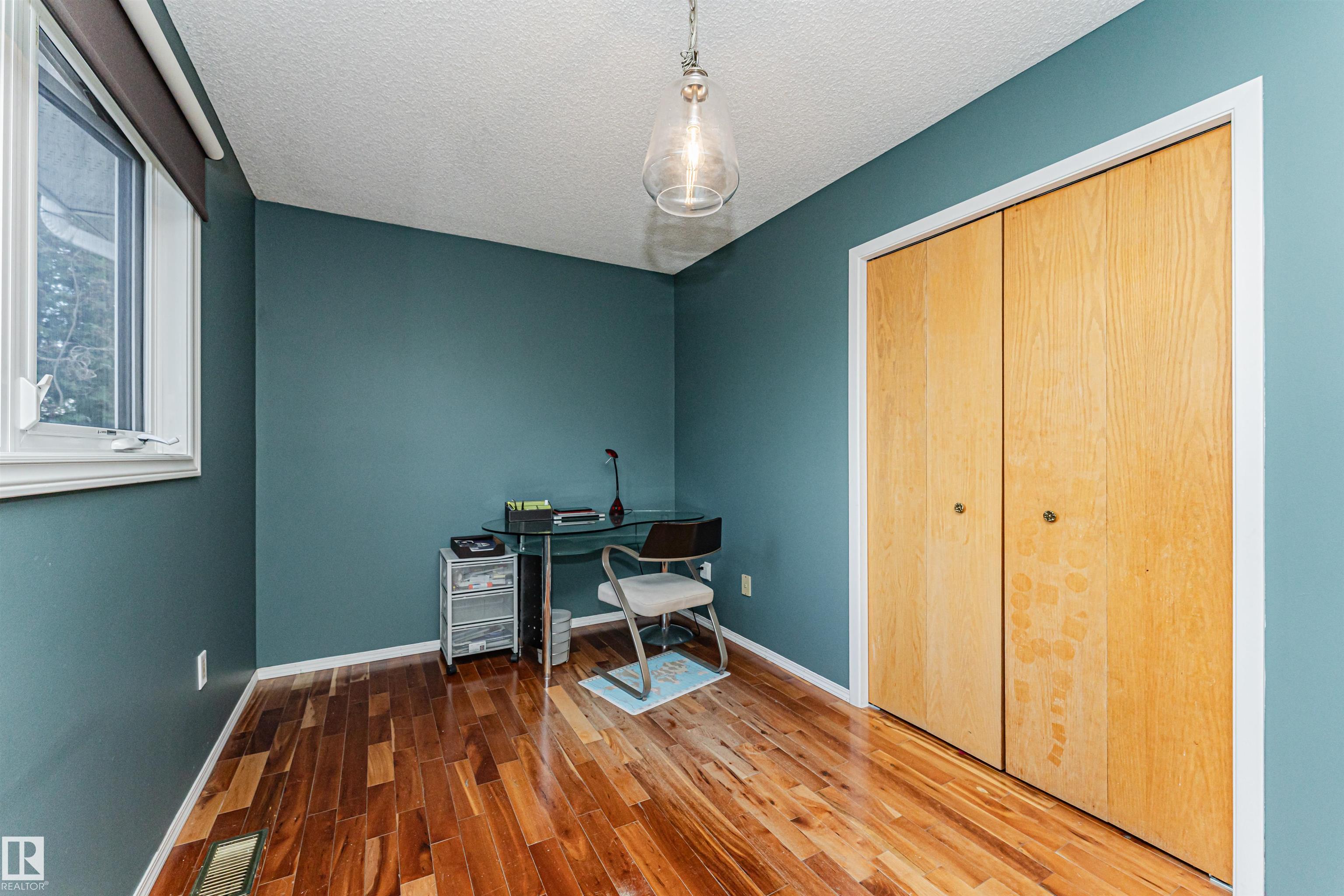 https://zimg.paragon.ice.com/ParagonImages/Property/PM/RAE/225400145/43/0/0/067b23cca2bee0d75e62419fa268c694/1/78a05b7eee574c3431f11403021f3e65/225400145-6c2ad56c-c3ed-4ceb-a677-4e47e4219aaf.JPG