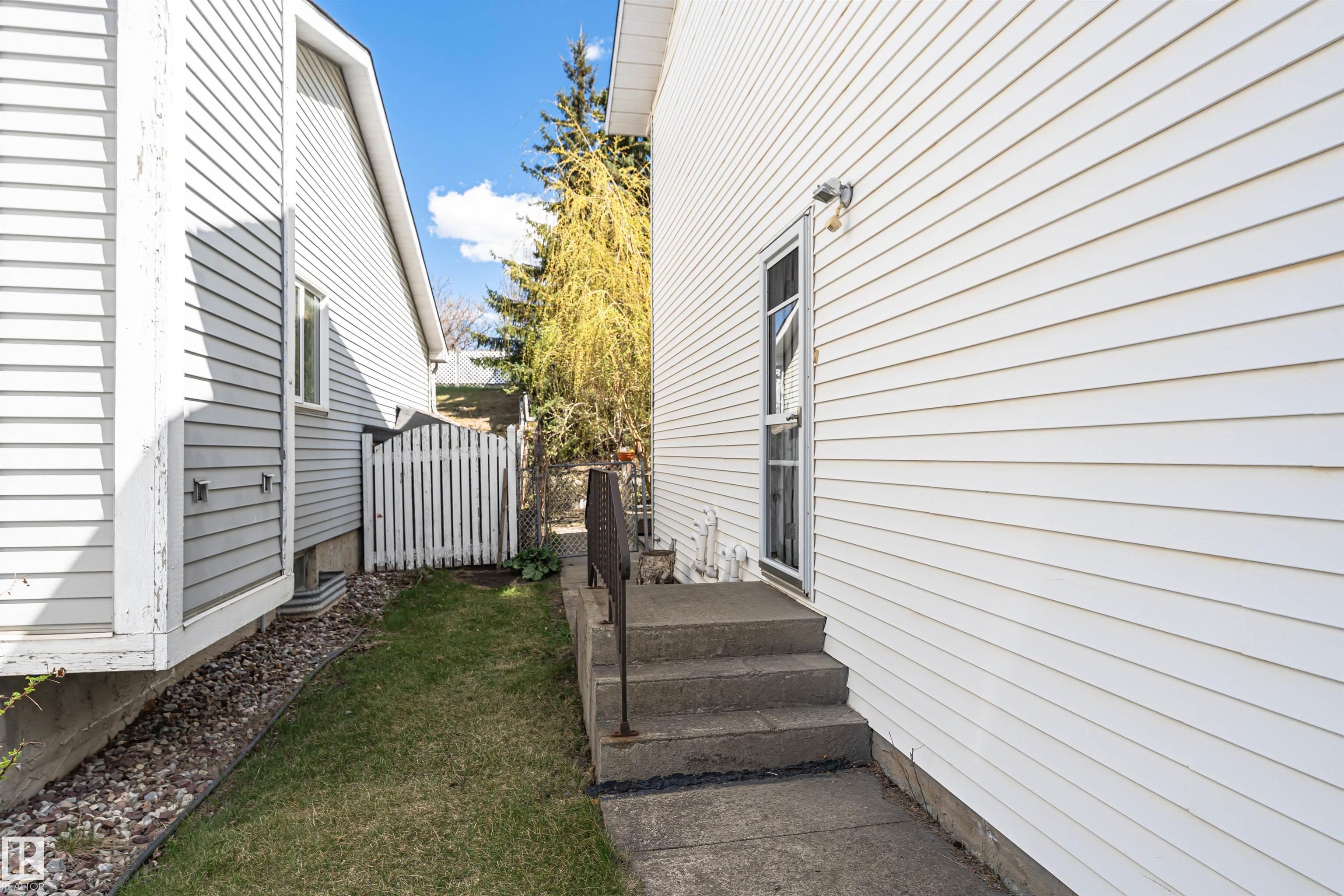 https://zimg.paragon.ice.com/ParagonImages/Property/PM/RAE/225400145/51/0/0/7a433cba87fc188805df6468582cacf7/1/78a05b7eee574c3431f11403021f3e65/225400145-066bae74-1307-40c6-a063-7048dd1deeca.JPG