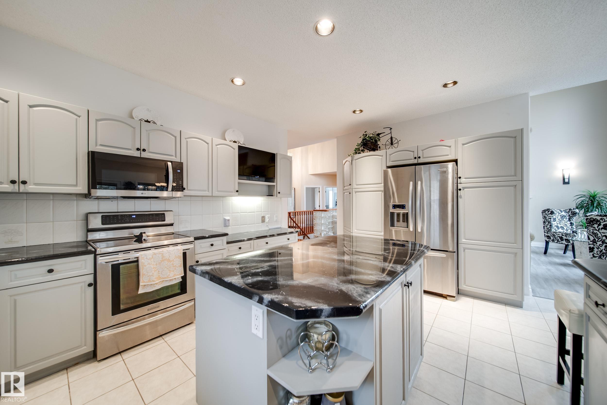 https://zimg.paragon.ice.com/ParagonImages/Property/PM/RAE/225400151/12/0/0/7f2e0f066f3f4a9c938c0d10fc35ae69/1/3f7ca5edde926578197022e8b7d6af90/225400151-E9956923-89FC-4C9C-B295-D8C9C5B0C0E0.JPG