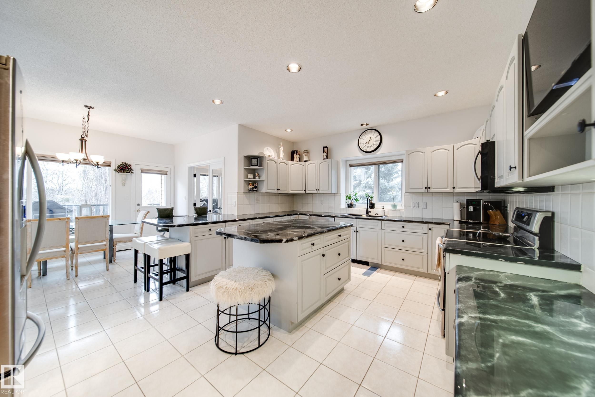 https://zimg.paragon.ice.com/ParagonImages/Property/PM/RAE/225400151/13/0/0/ff884906f9faa14c1f652484d7f62059/1/3f7ca5edde926578197022e8b7d6af90/225400151-F4772400-BA9A-4C7E-A706-FA5F76C352C3.JPG