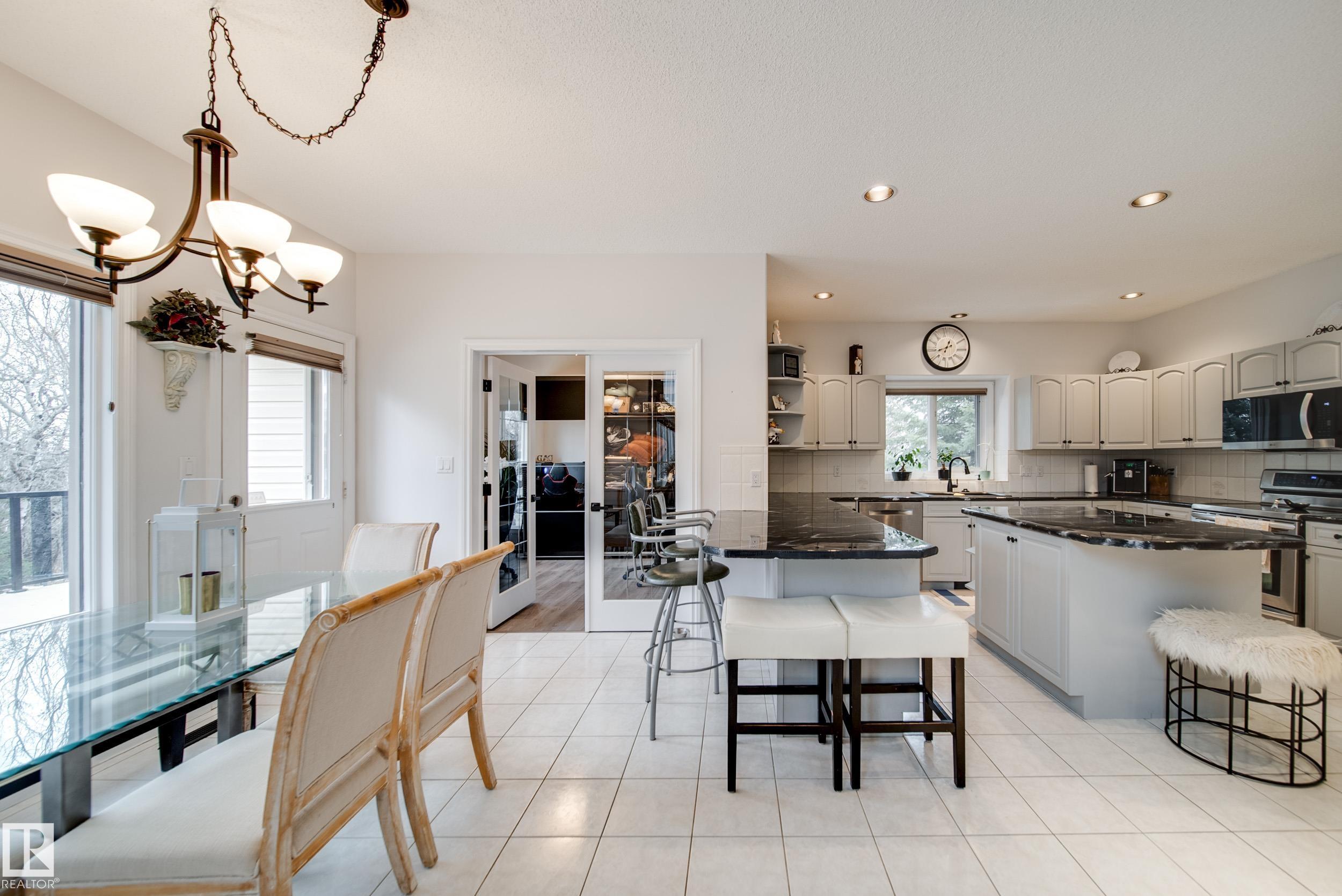 https://zimg.paragon.ice.com/ParagonImages/Property/PM/RAE/225400151/19/0/0/7e6e91094cb799d5101809f274cd0e20/1/3f7ca5edde926578197022e8b7d6af90/225400151-A35C4820-5F2F-4C6B-AE5D-99B822EF9669.JPG