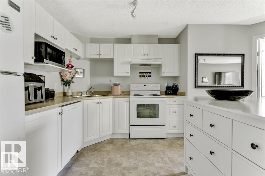 https://zimg.paragon.ice.com/ParagonImages/Property/PM/RAE/225400154/8/0/0/afd026875e342c6d2db51c98c98d7d19/1/bb91198deb65f27d087d32f6e81b5a54/225400154-df5683af-9461-4be3-9b26-7b5a2e13730e.JPG